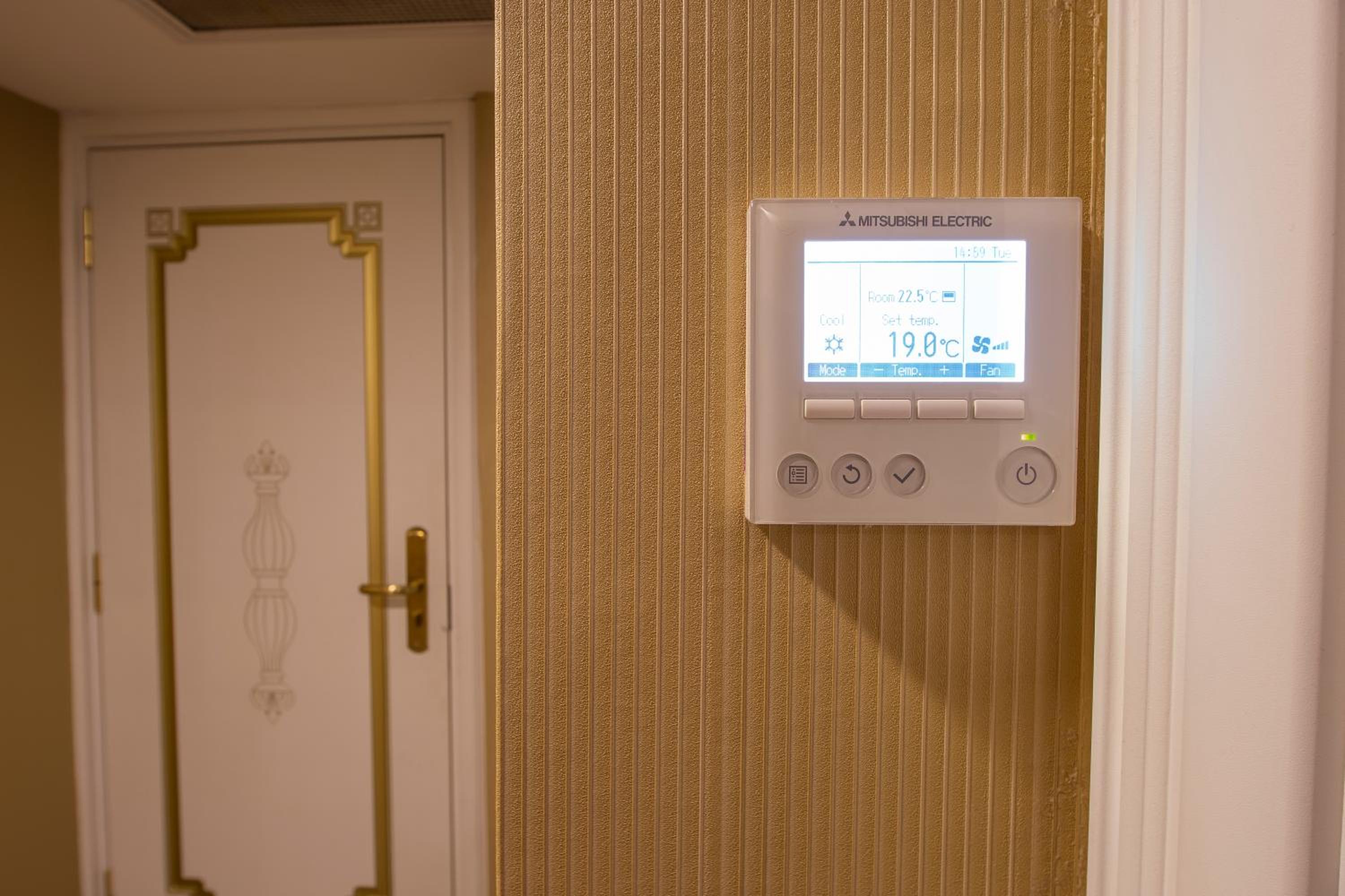 Empire Suite Hotel - Image 12