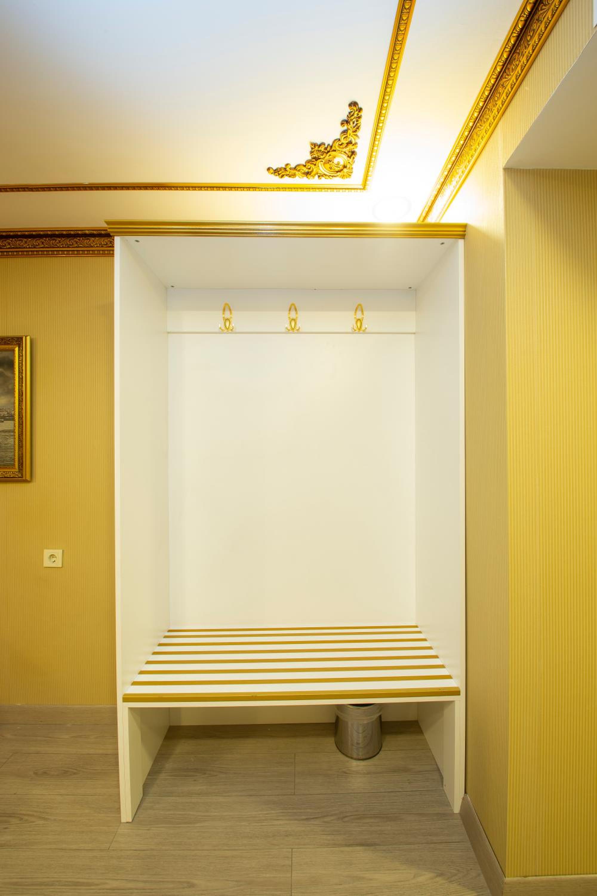 Empire Suite Hotel - Image 13