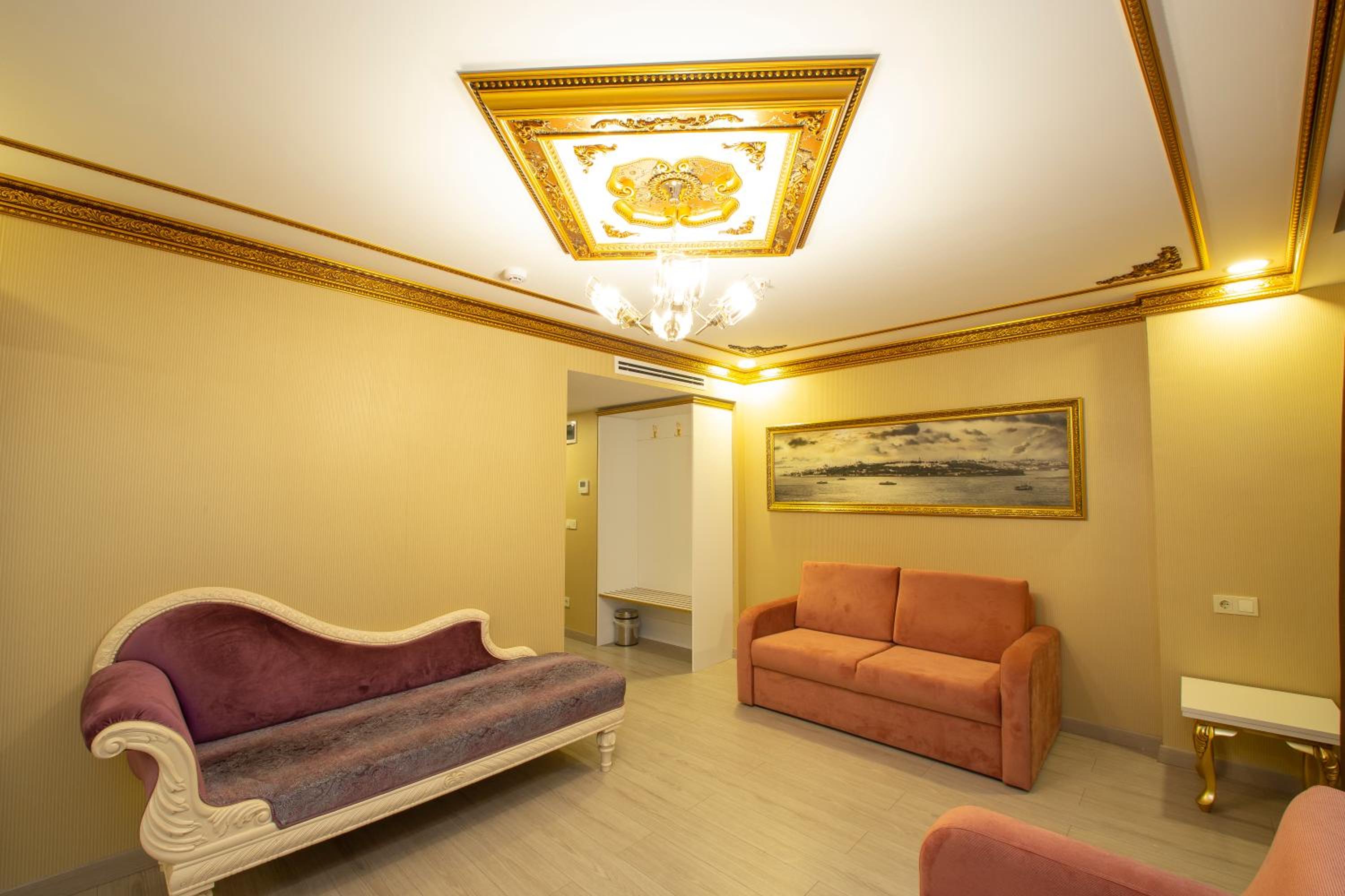 Empire Suite Hotel - Image 15