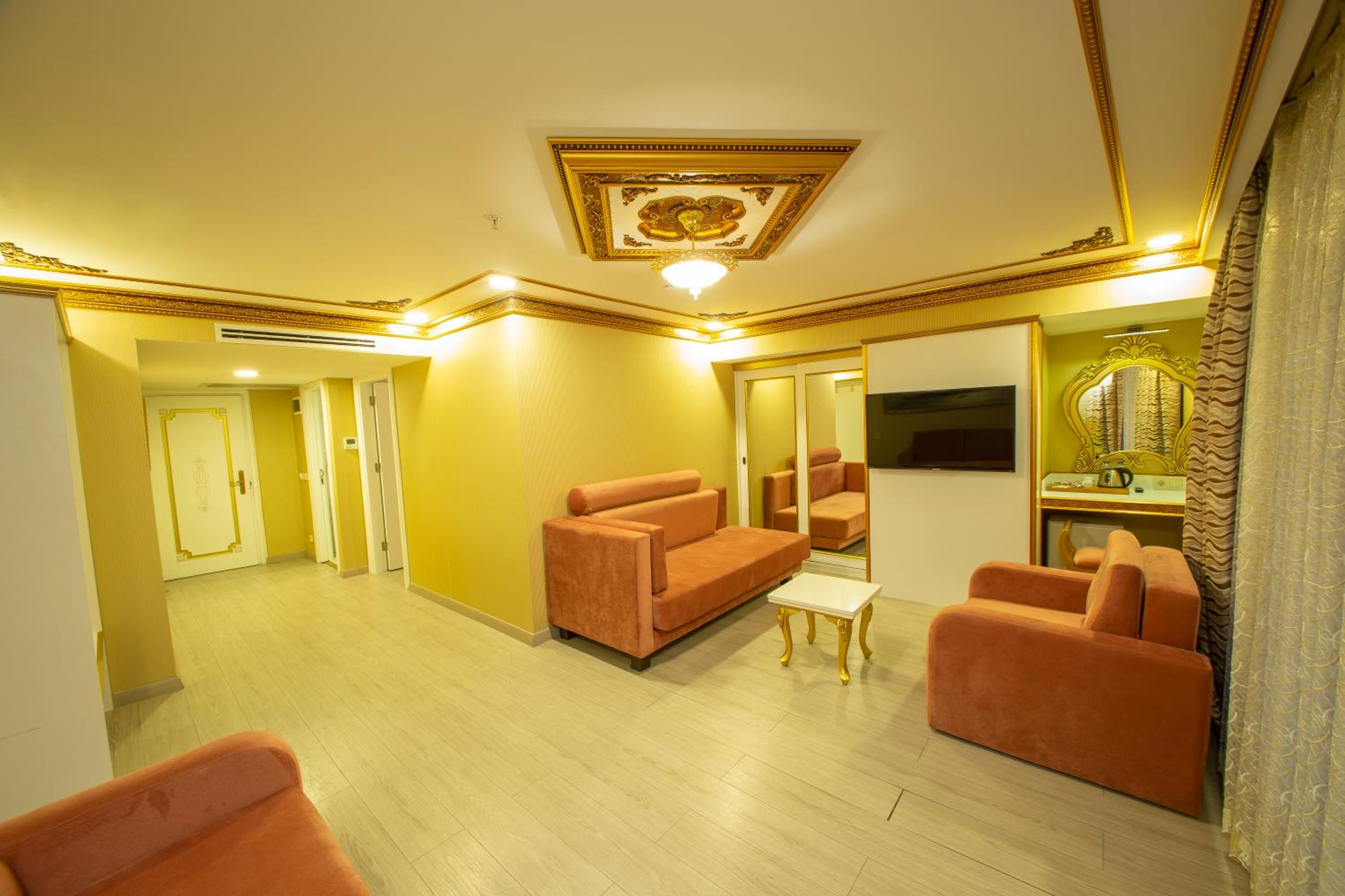 Empire Suite Hotel - Image 10