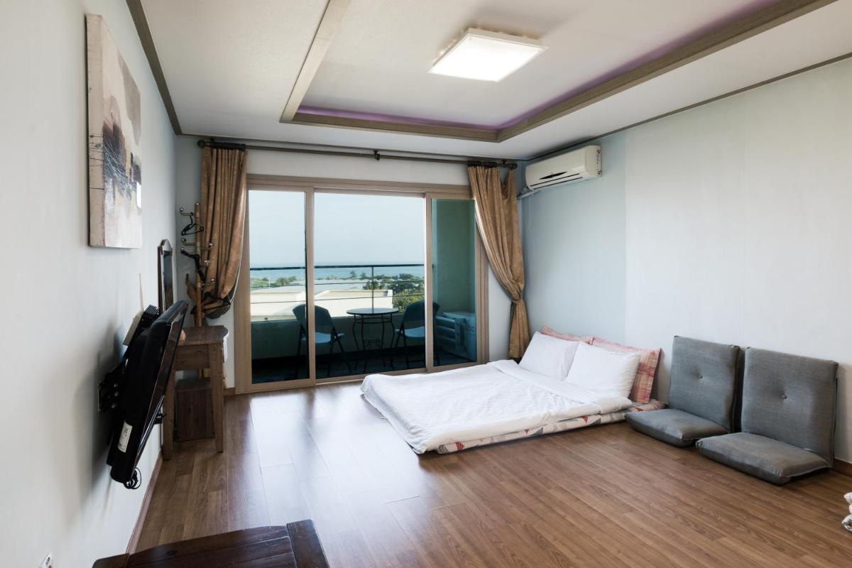 Jeju Bada Wi Olle Pension
