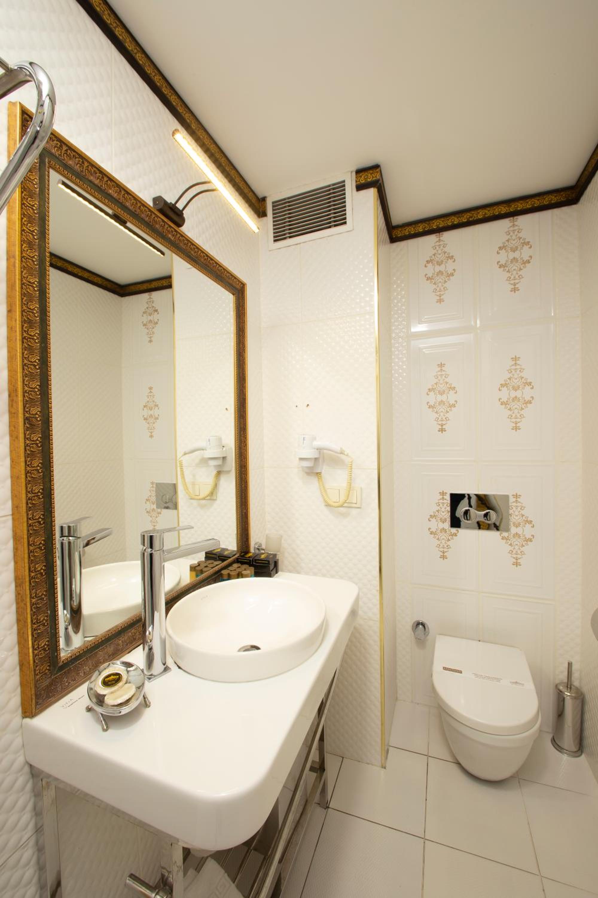 Empire Suite Hotel - Image 81