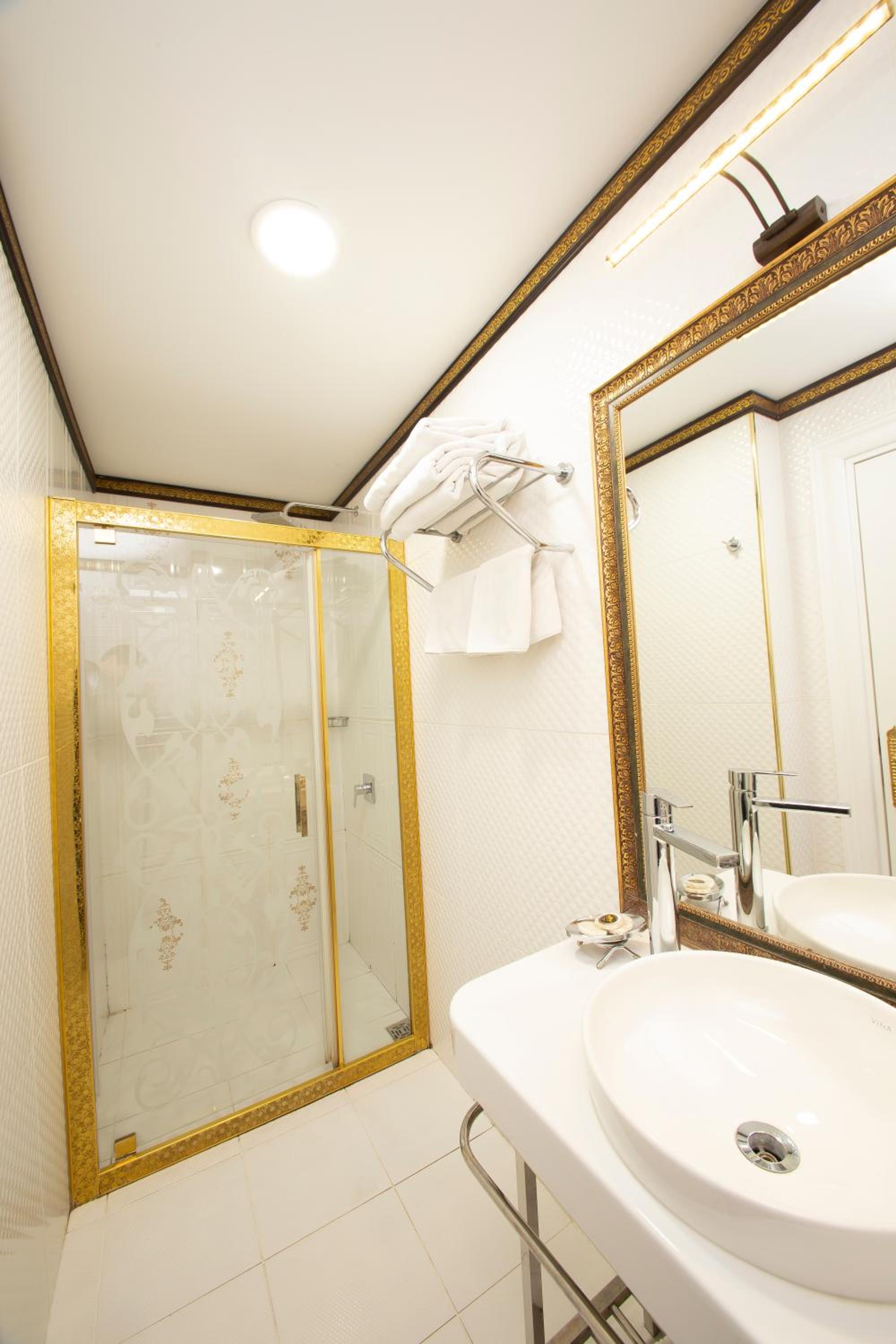 Empire Suite Hotel - Image 82