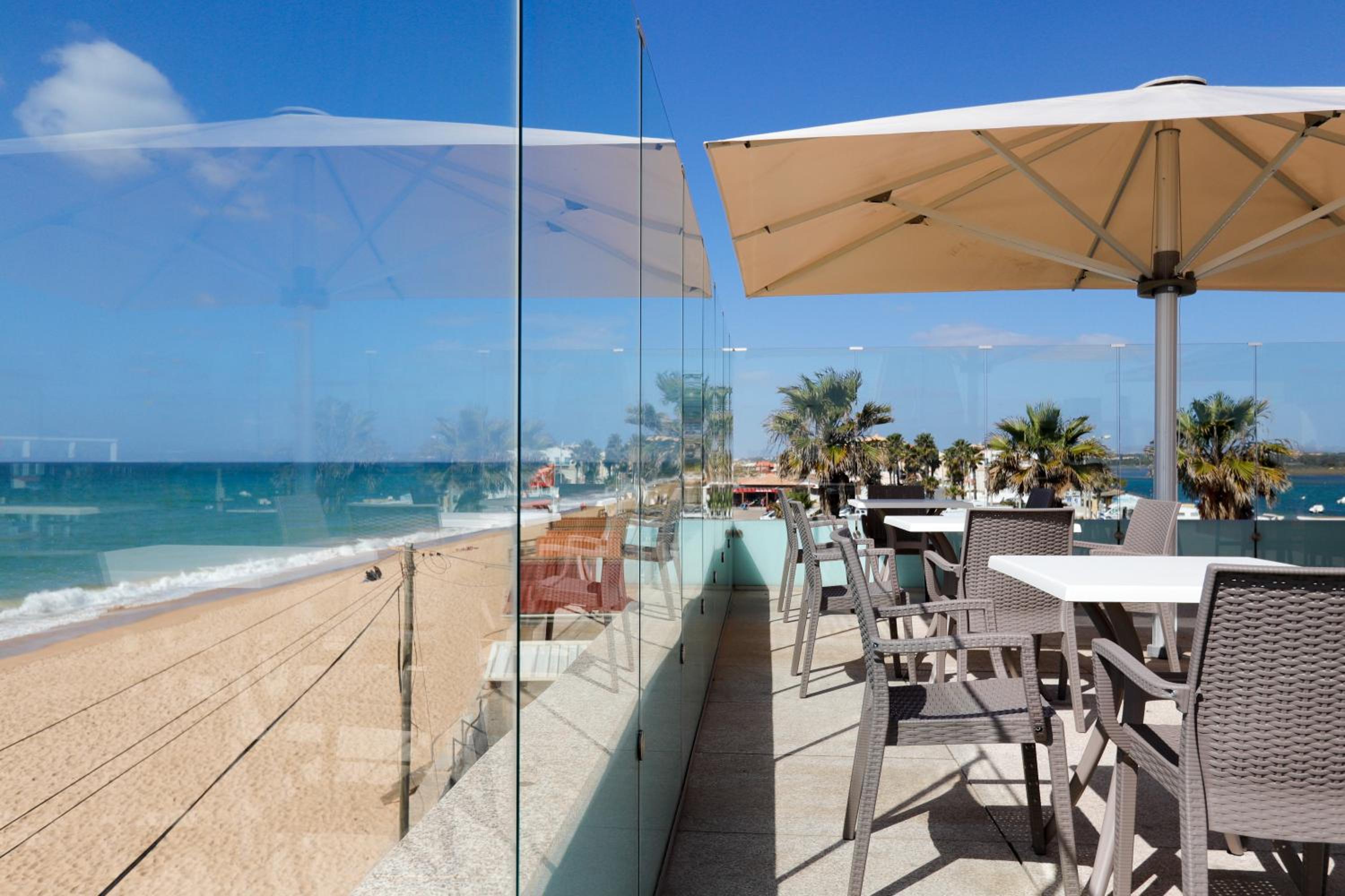 Golden Beach Guest House & Rooftop Bar