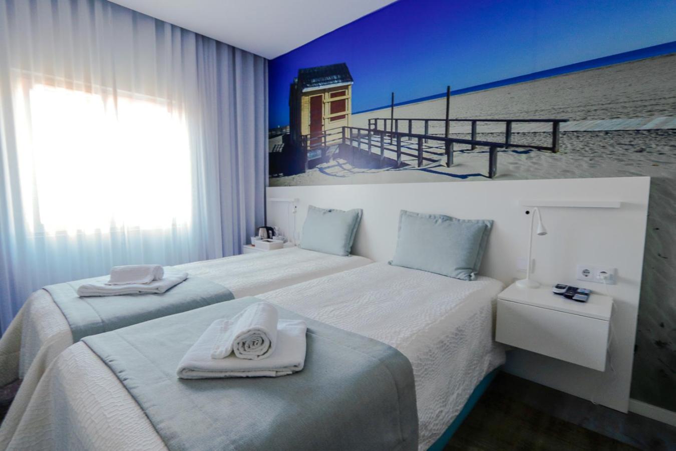 Golden Beach Guest House & Rooftop Bar