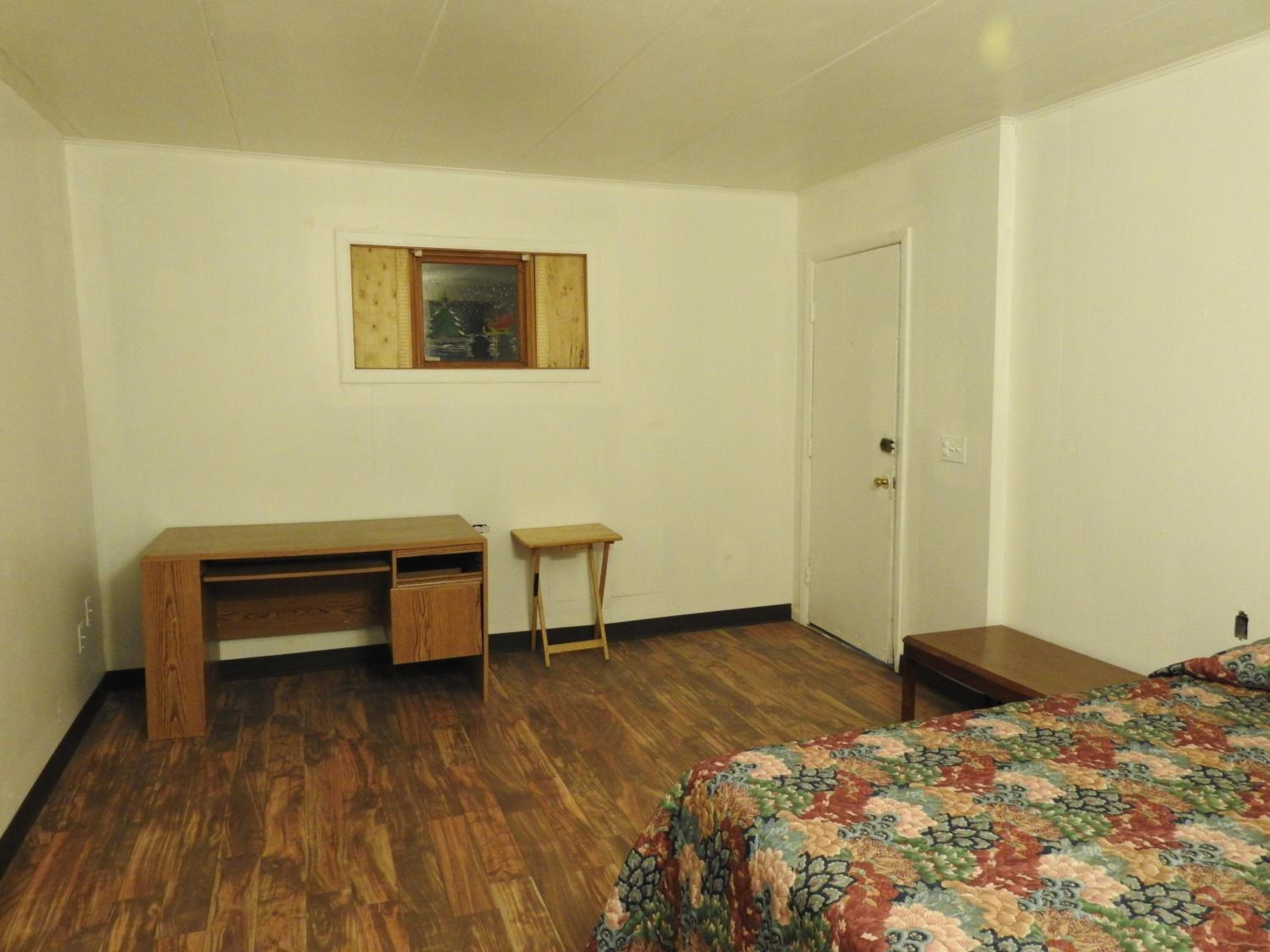 LAWRENCEBURG MOTEL view 4