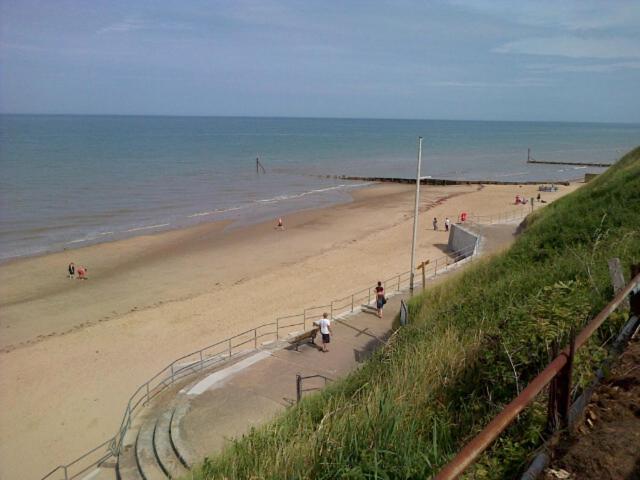 Opposite the beach, hot tub & sauna, sleeps 16