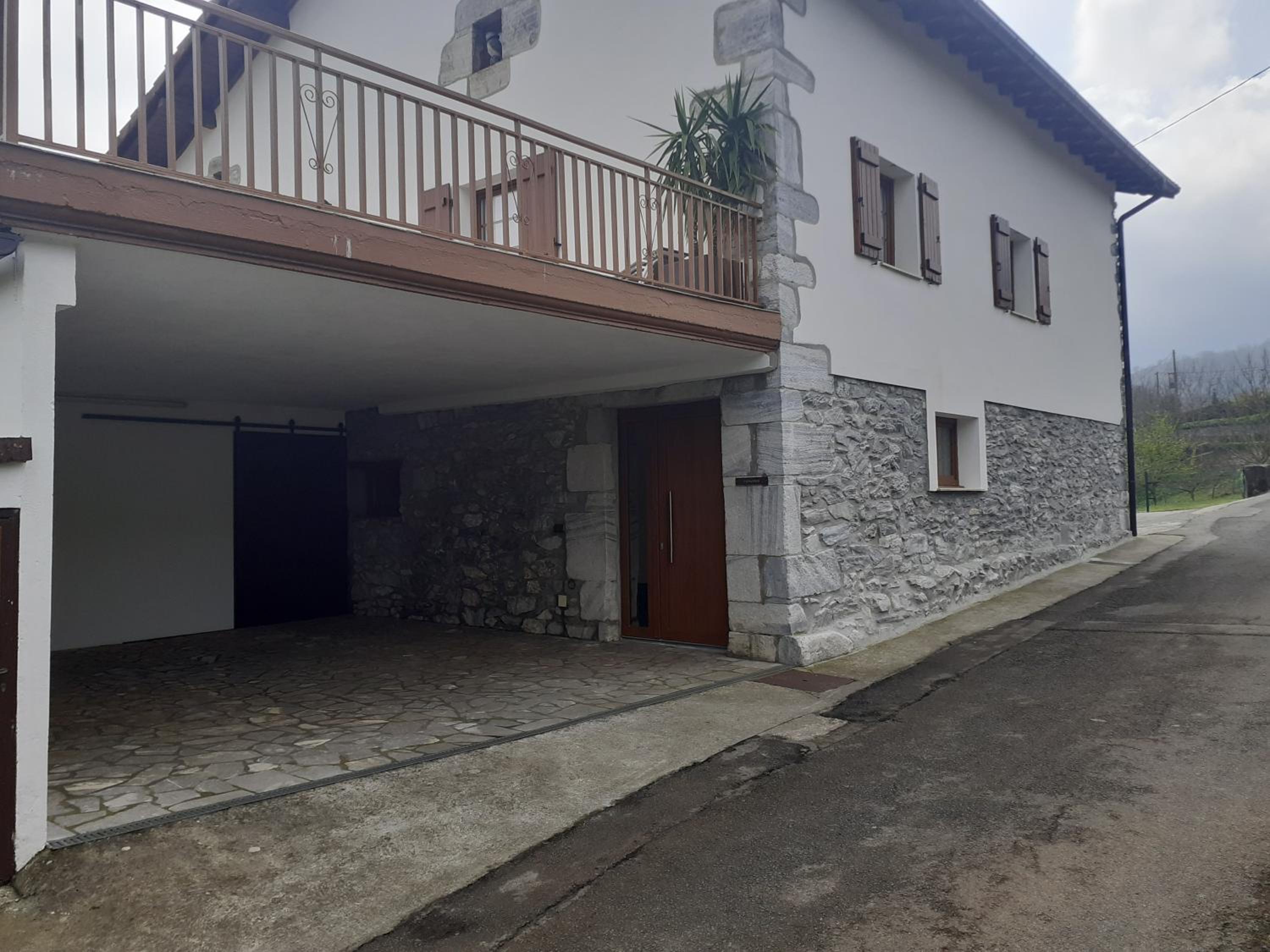 Aizalegia view 3