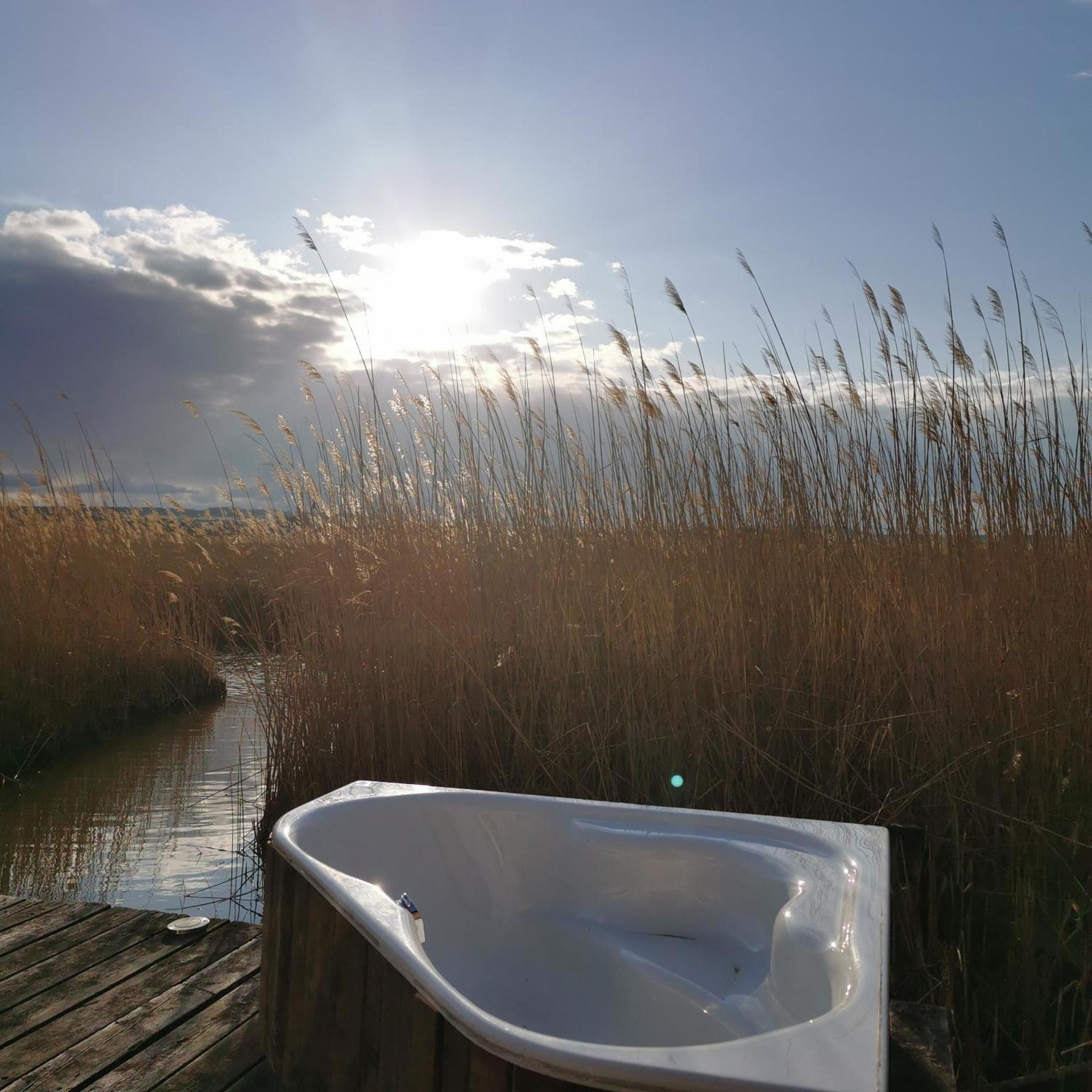 Pfahlbau Sunset I Toplage Elektroboot inklusive