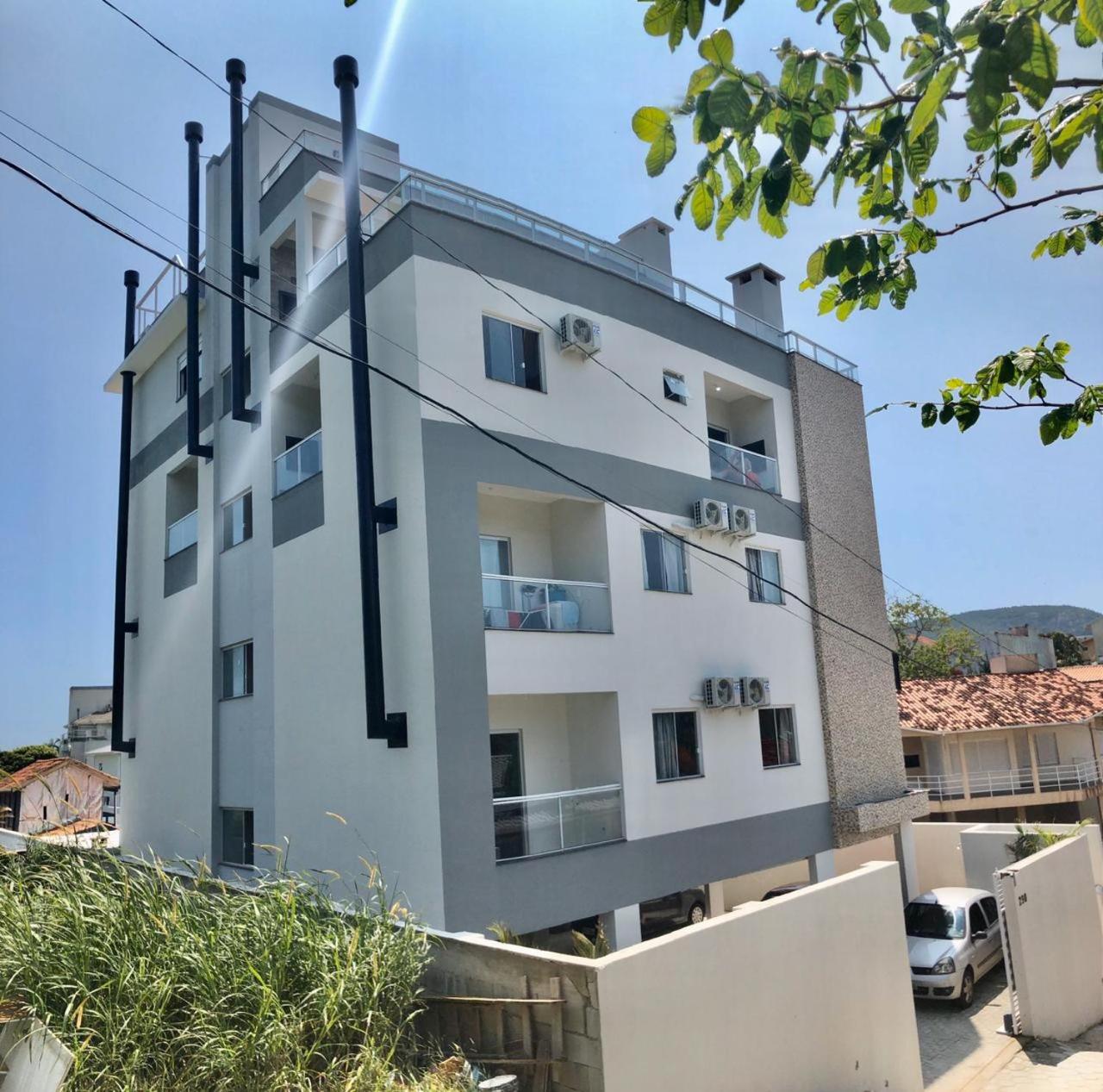Seu refúgio paradisíaco a apenas 330 metros do mar TUB