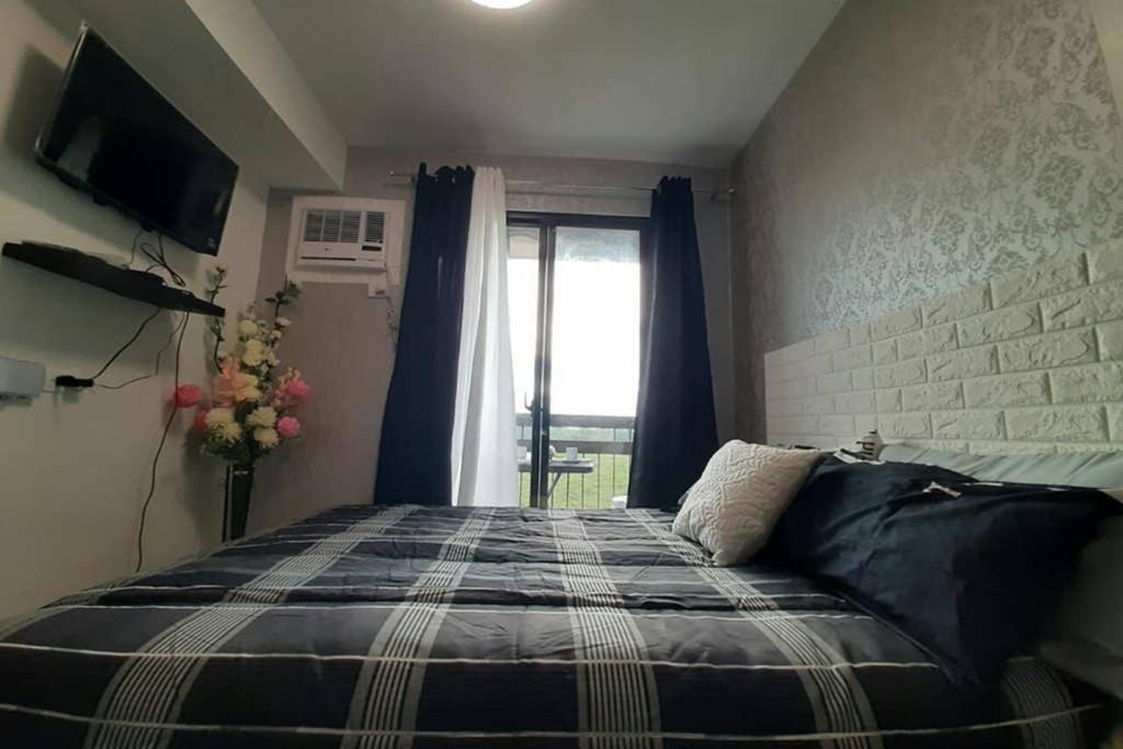 Pine Suites Tagaytay by StayPlus PH (Black and White Suite) FREE PARKING, CABLE TV, and WIFI view 4