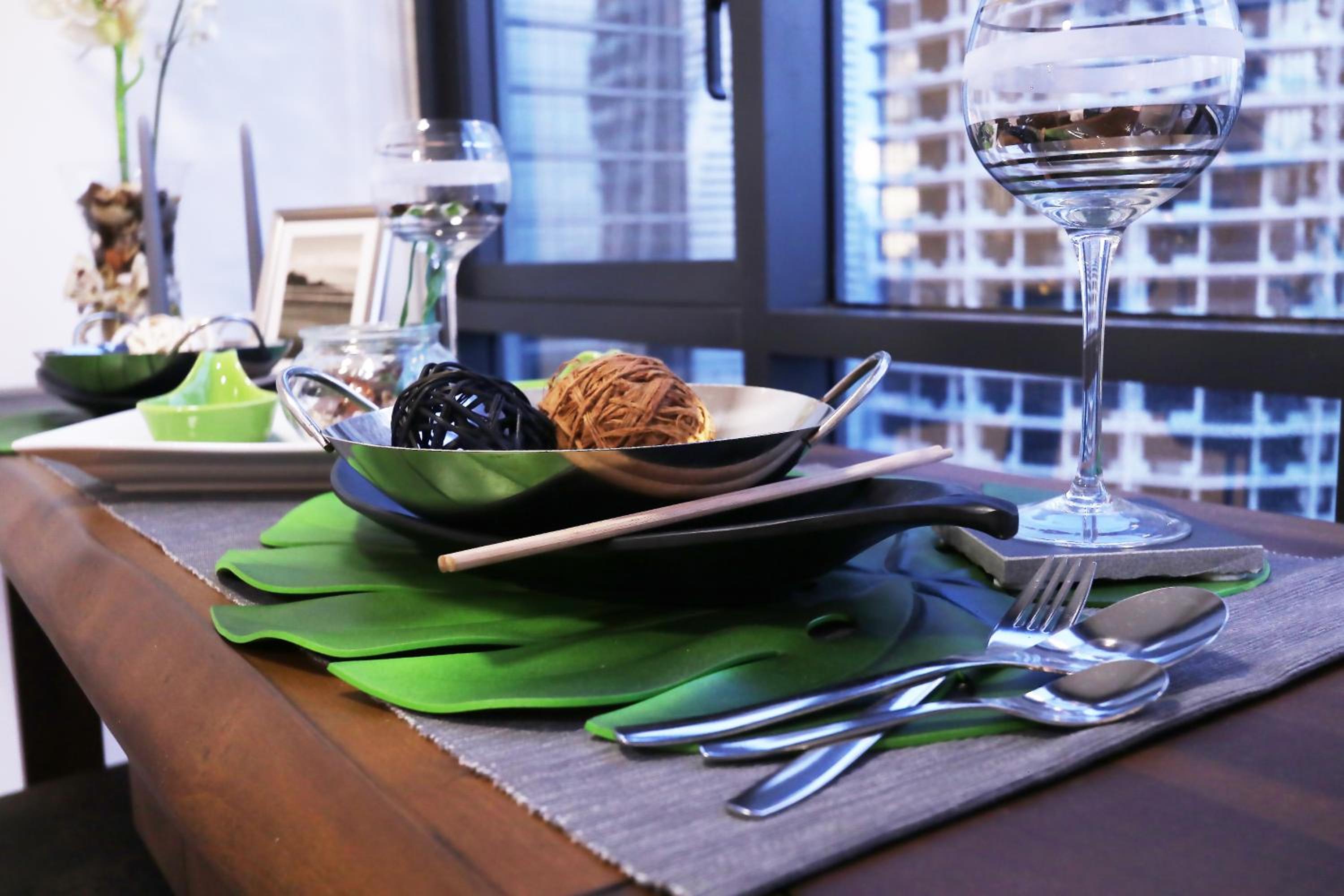 Lily and Loft - KL Gateway Bangsar LRT, WIFI, Netflix