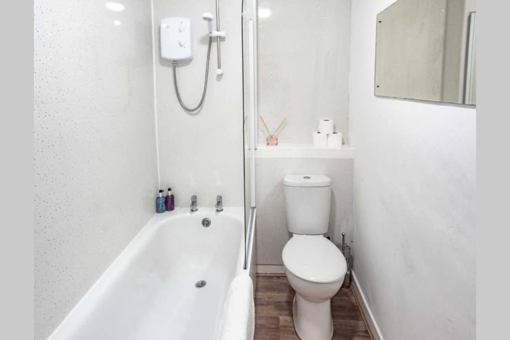 ☆ Quiet Ground Floor Apartment Near University ☆ view 5