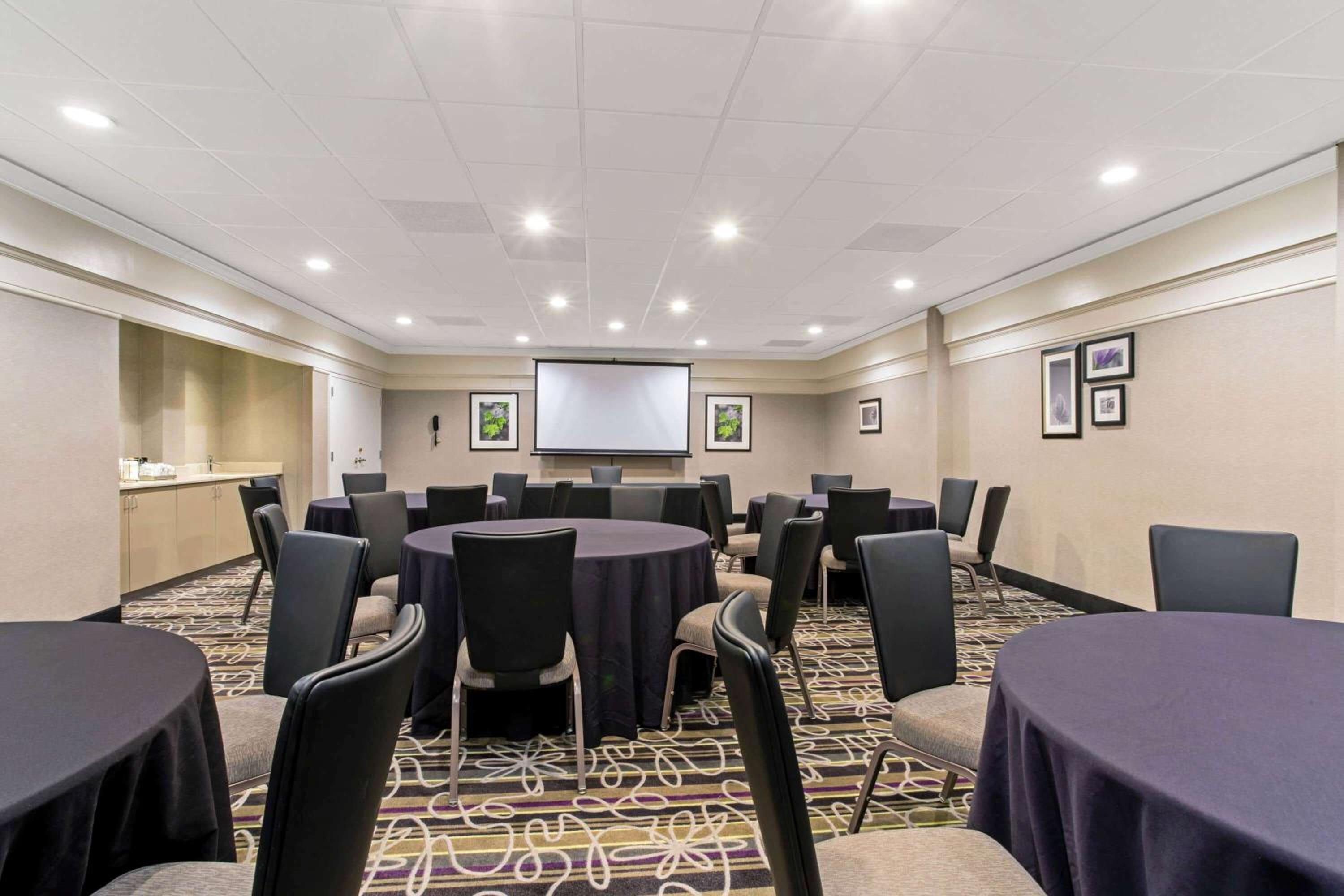 La Quinta by Wyndham Boston-Andover - Property Image 9