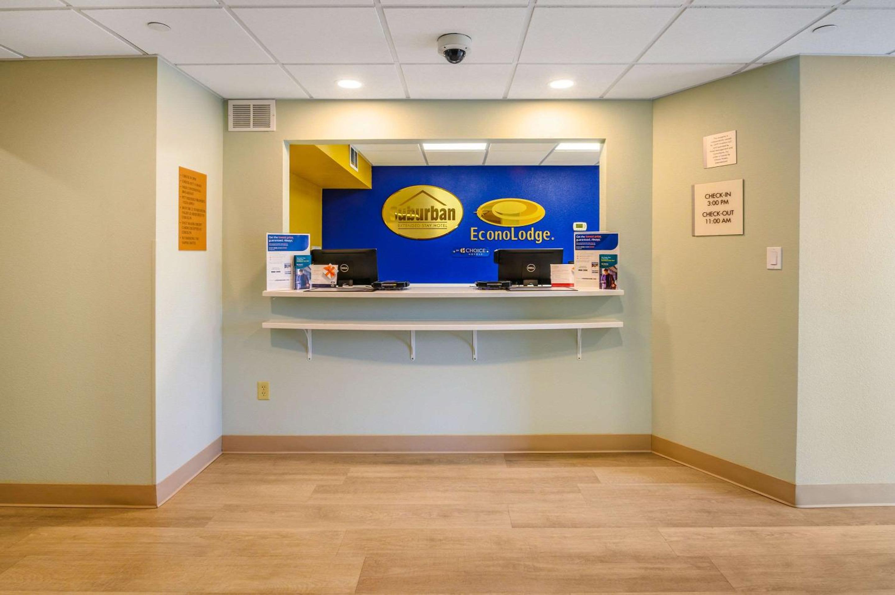 Hammond Vacations - Econo Lodge Hammond - Property Image 4