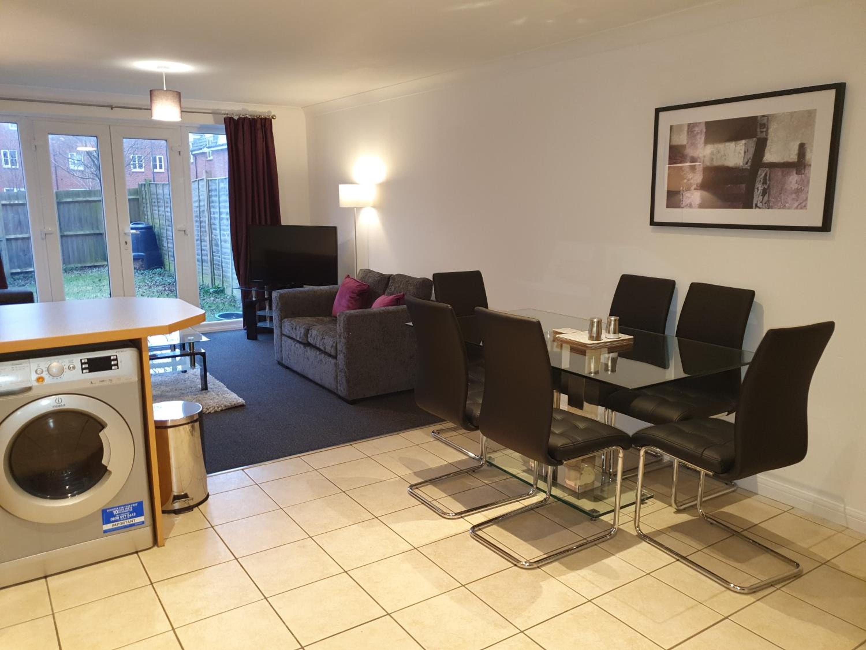 Comfortable and Welcoming Beatrix House by Cliftonvalley Apartments