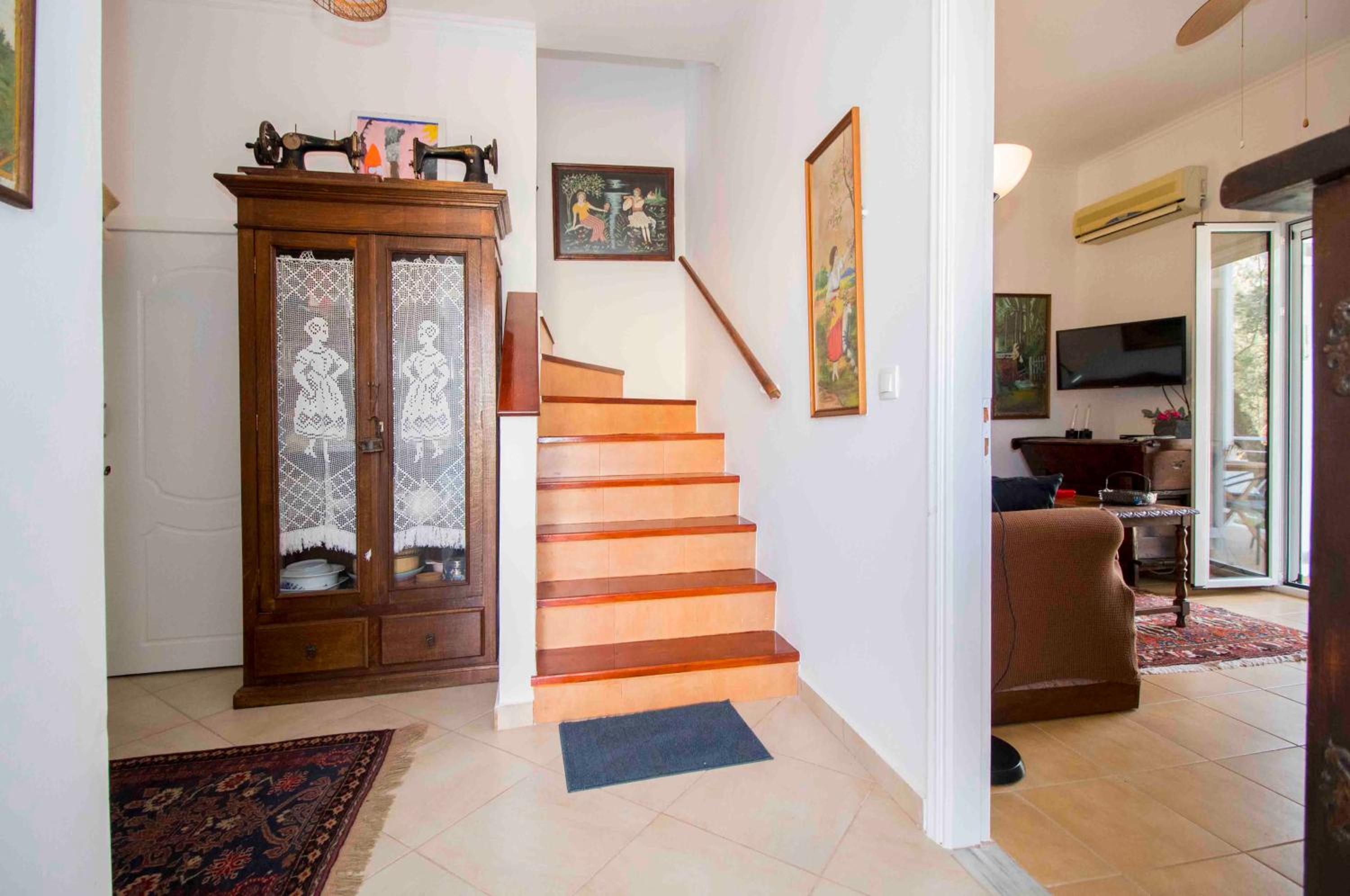 Malvazios Mavrovouni Beach House Right view 4