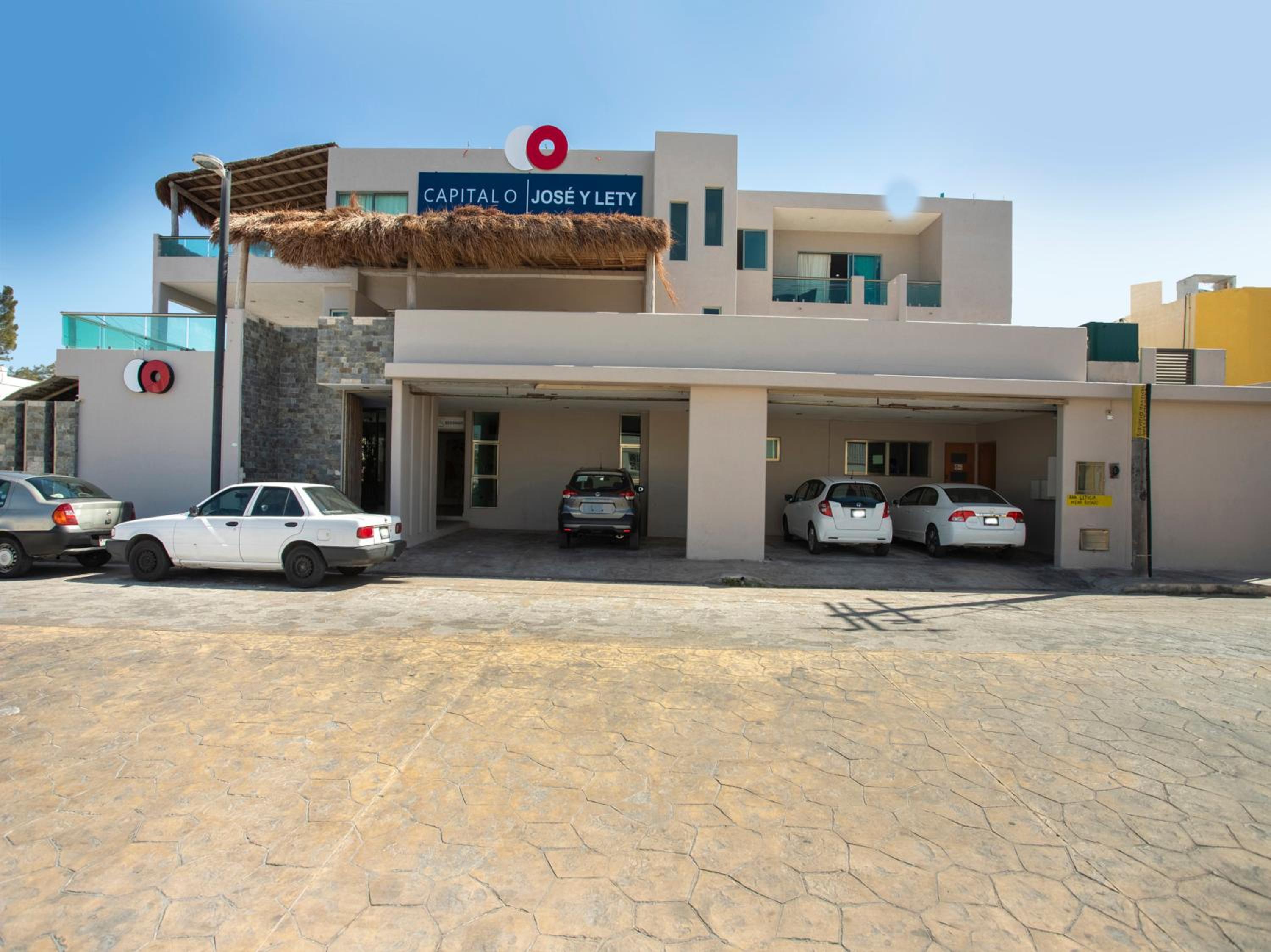 José y Glendy Hotel