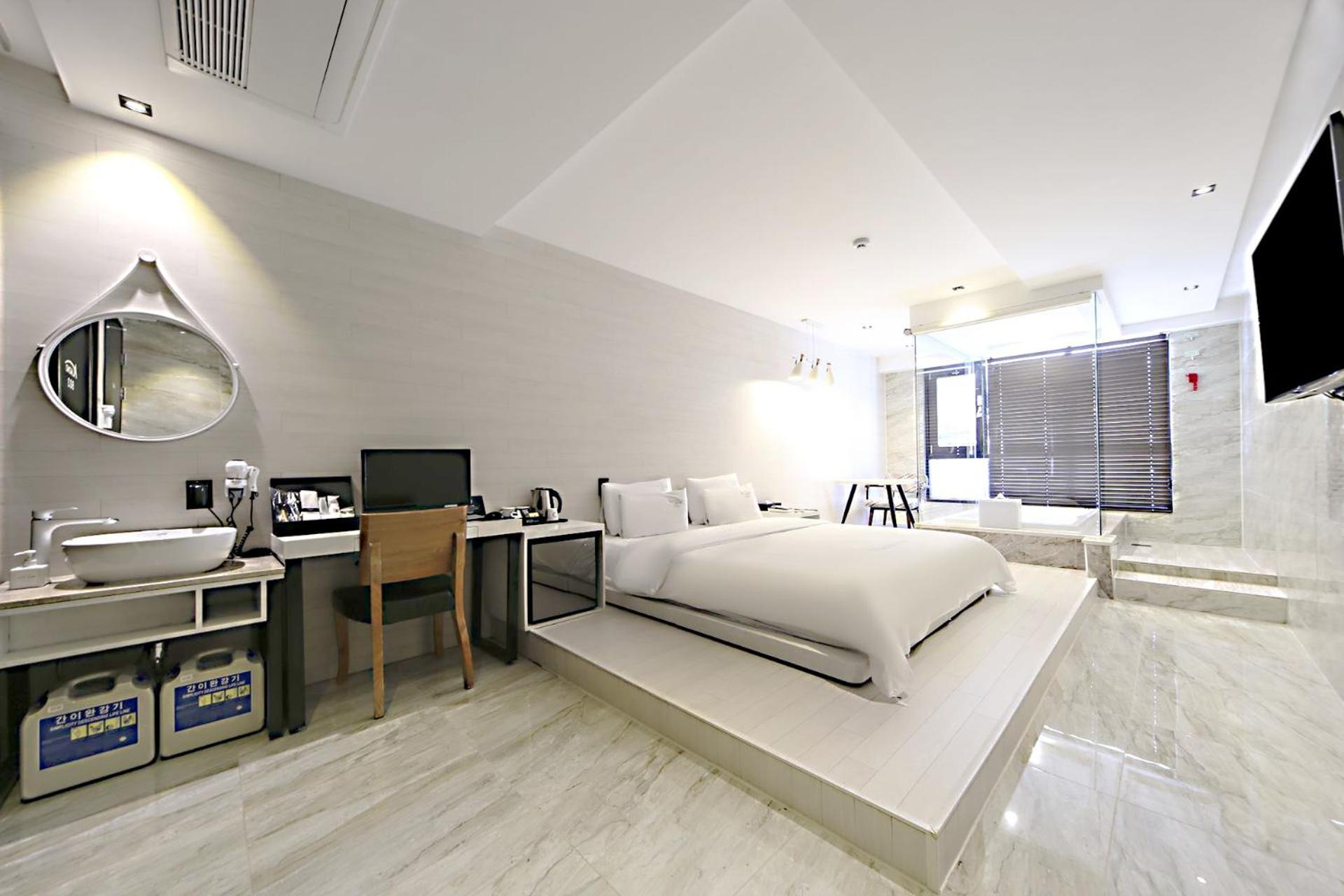 Masan Almond Hotel