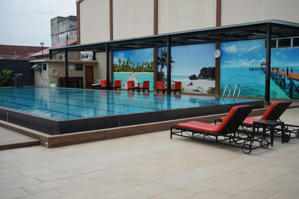 swimming pool