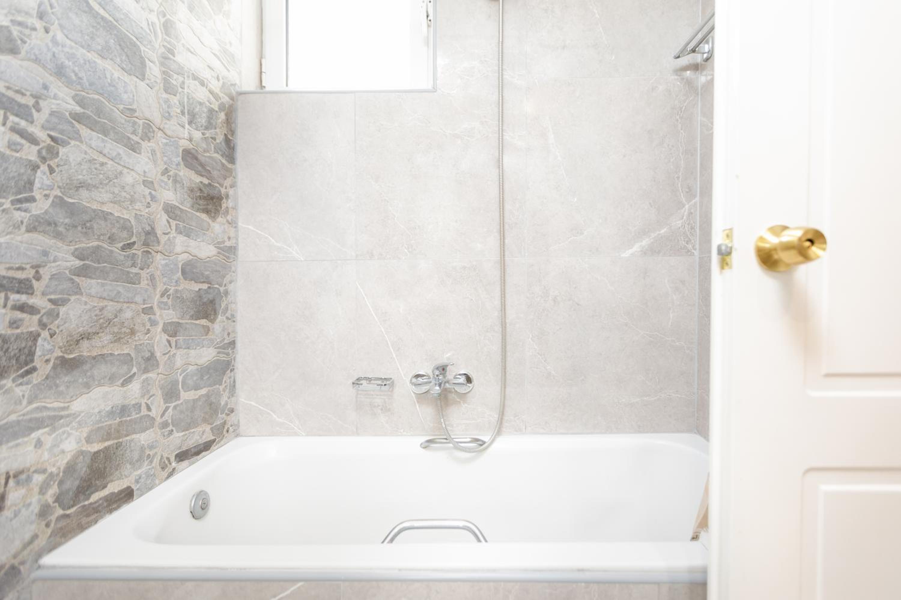 Sovereign Beach Hotel - Property Image 7