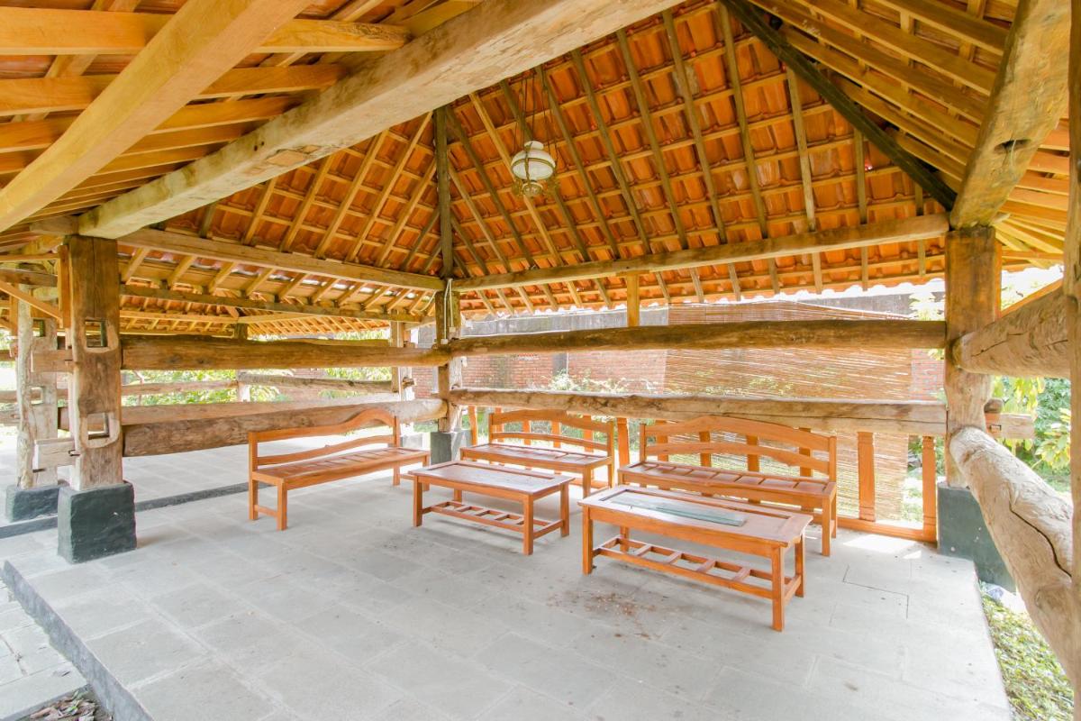 outdoor BBQ area