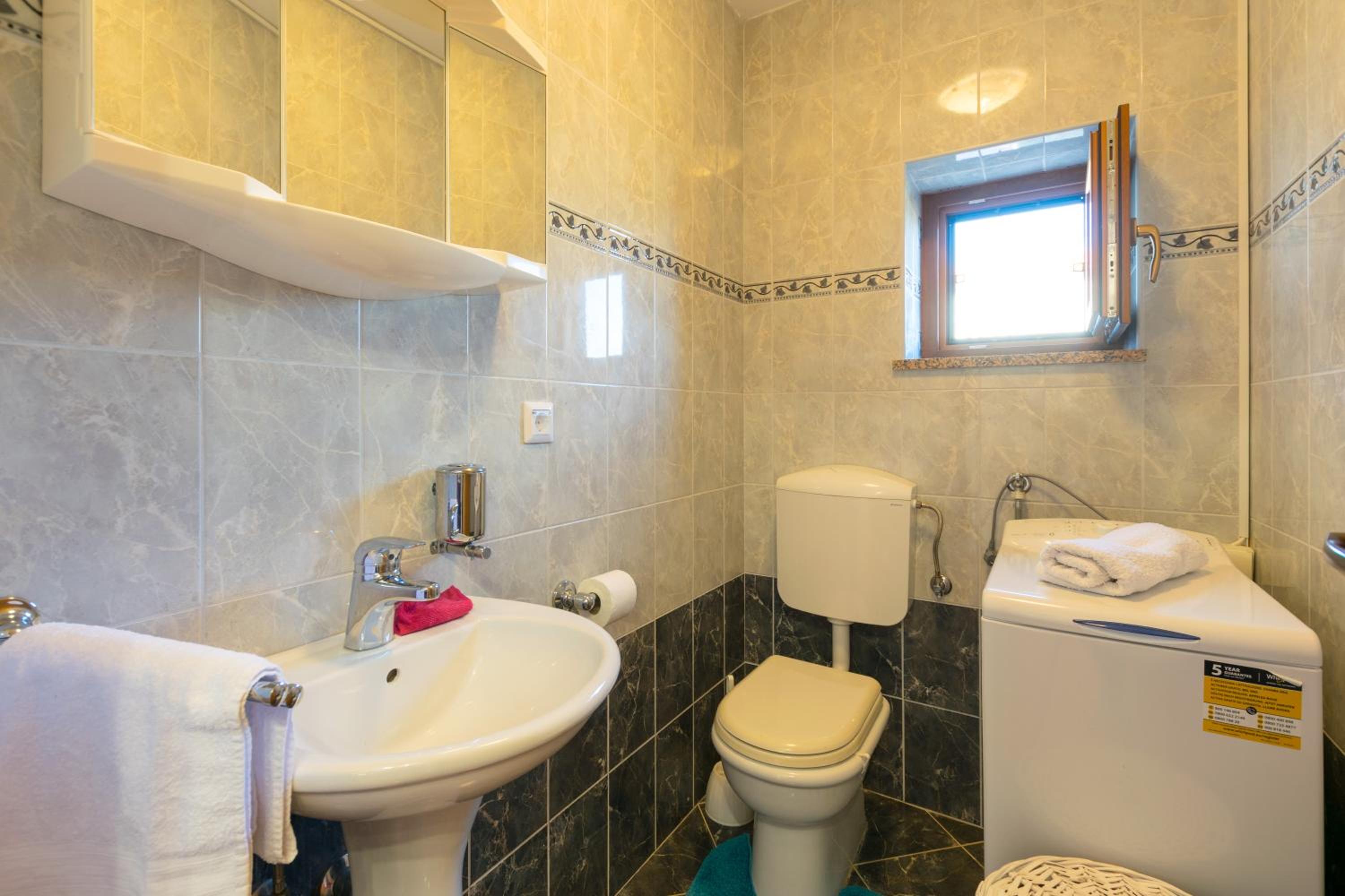 Photo 34