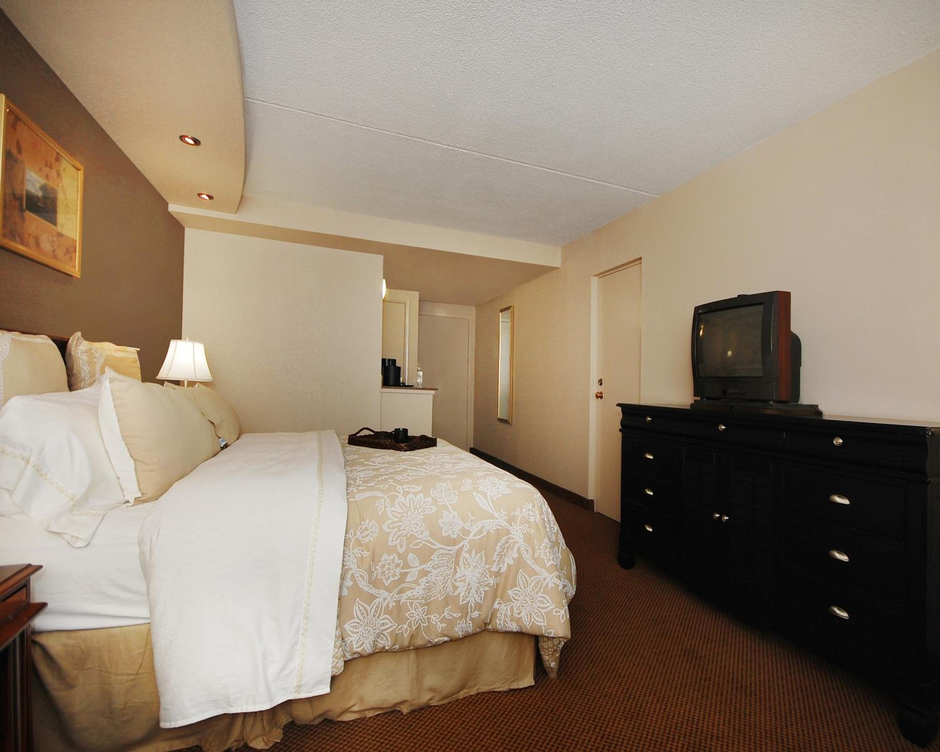 Hagerstown Vacations - Plaza Inn  Suites - Property Image 1