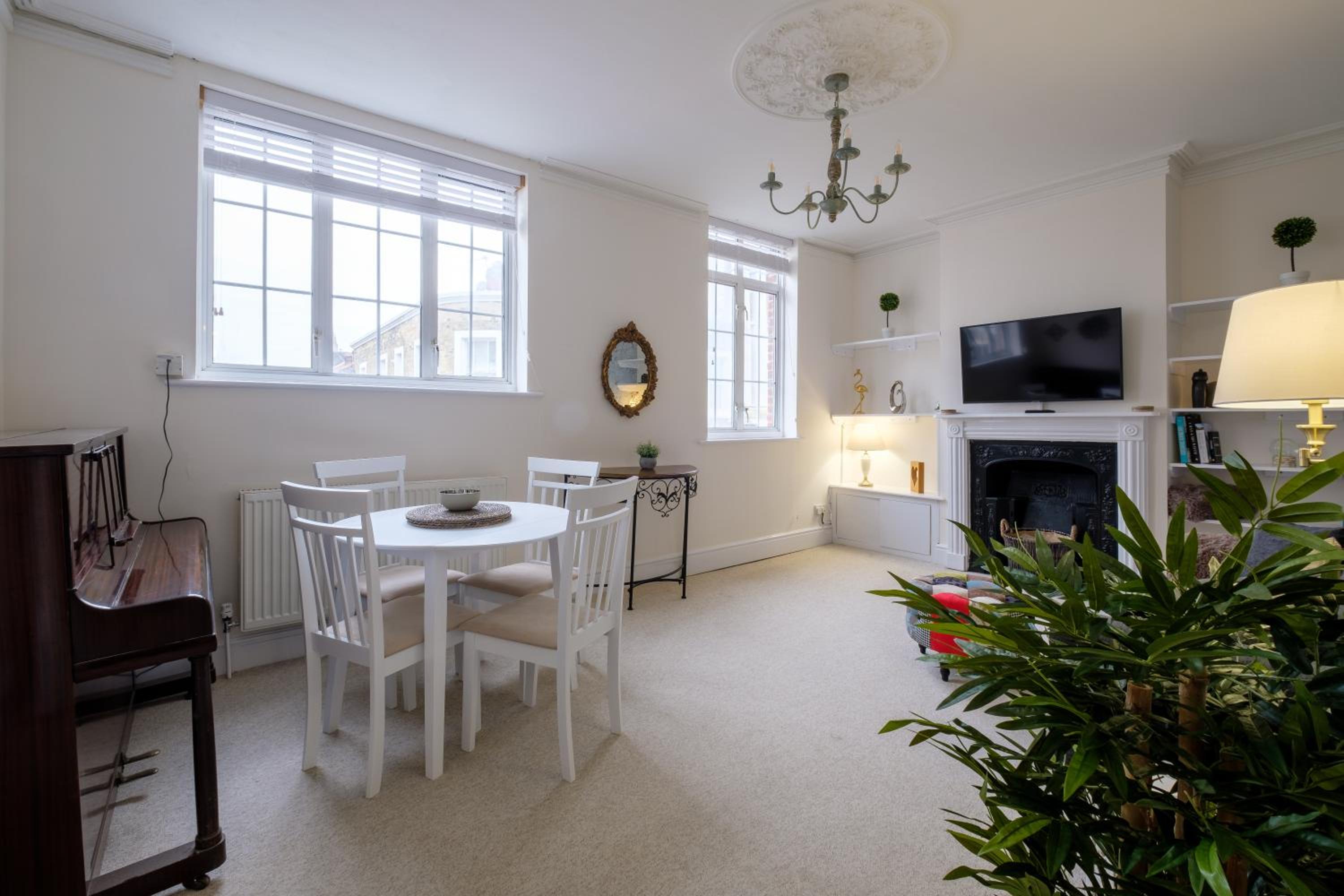 Ryde Vacations - Luxury Living, Stylish Modern Apartment in the Heart of Ryde - Property Image 1