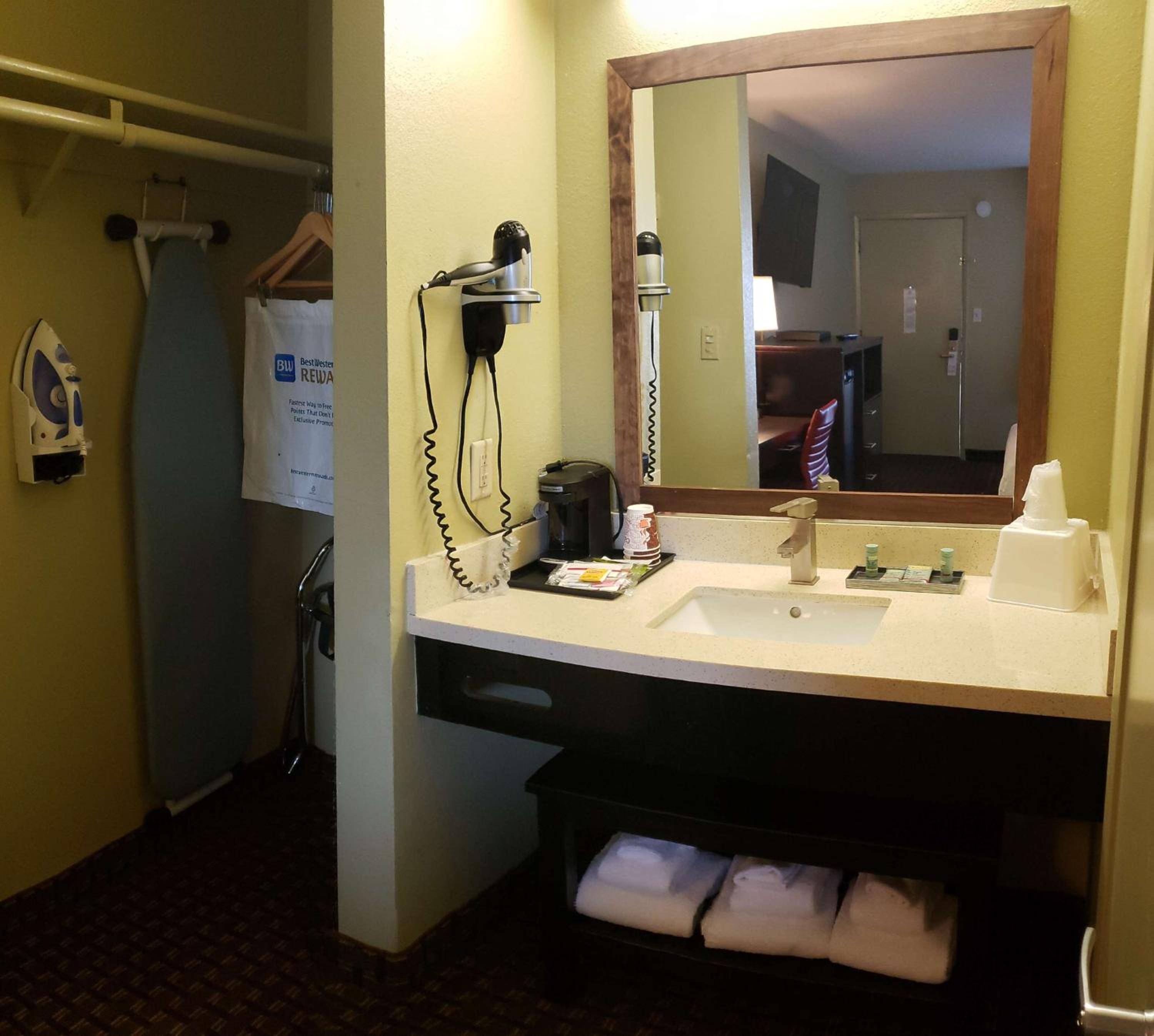 Vallejo Vacations - SureStay Hotel by Best Western Vallejo Napa Valley - Property Image 17