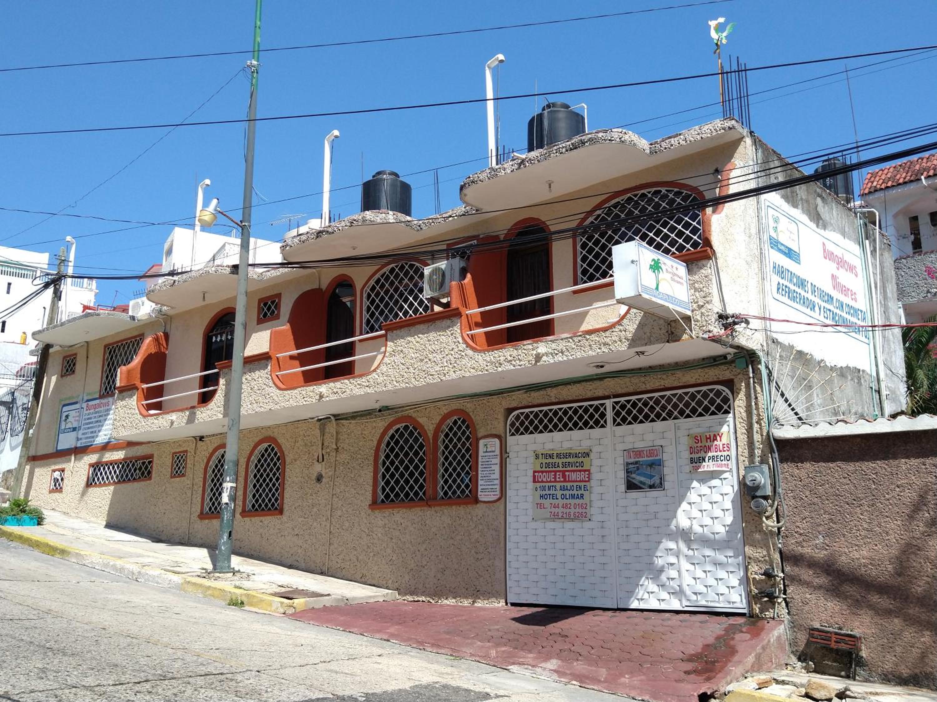 Hotel y Bungalows Olivares - Image 1