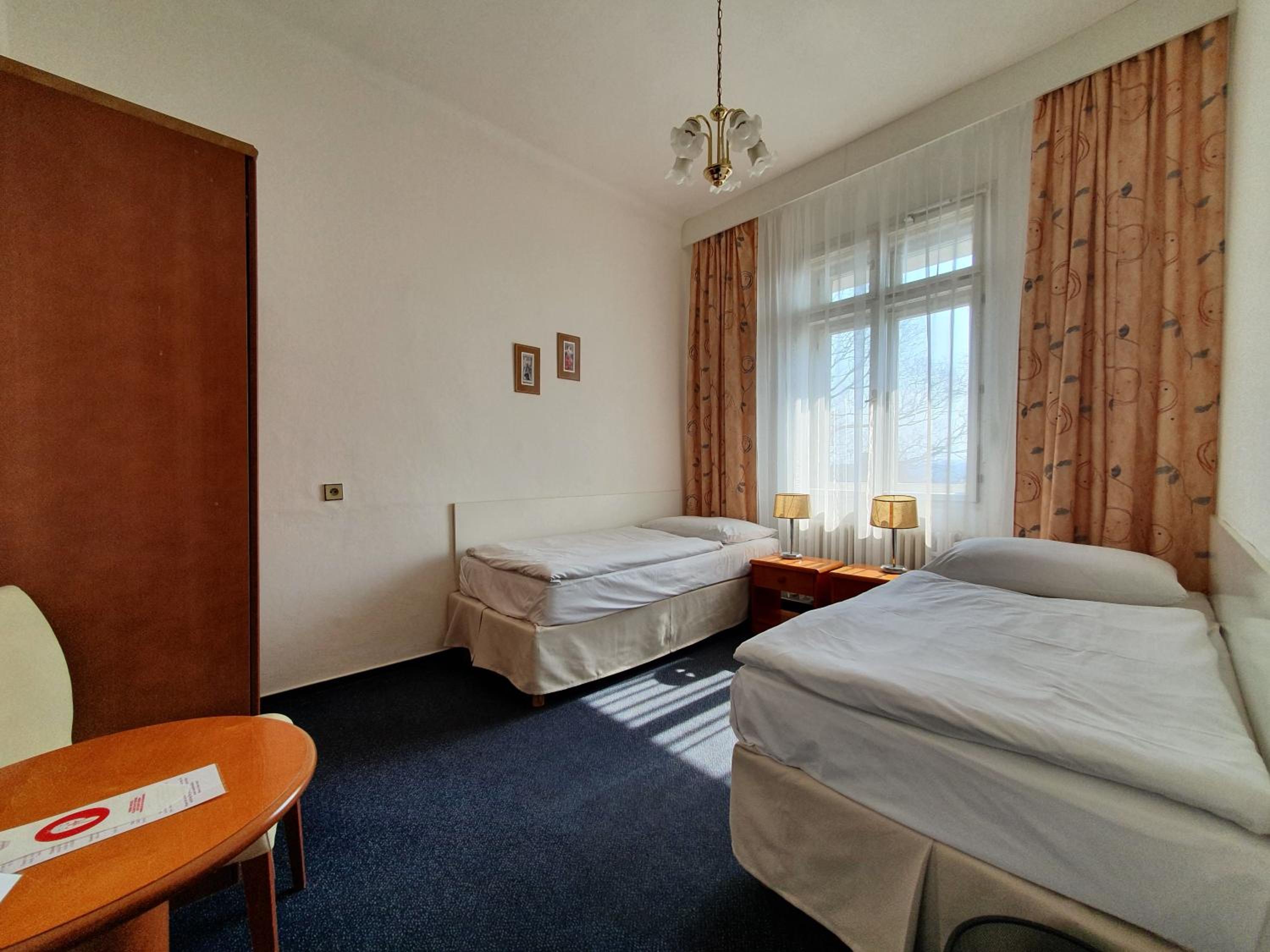 Residence Dykova - former Pension Jana, Domov Mládeže