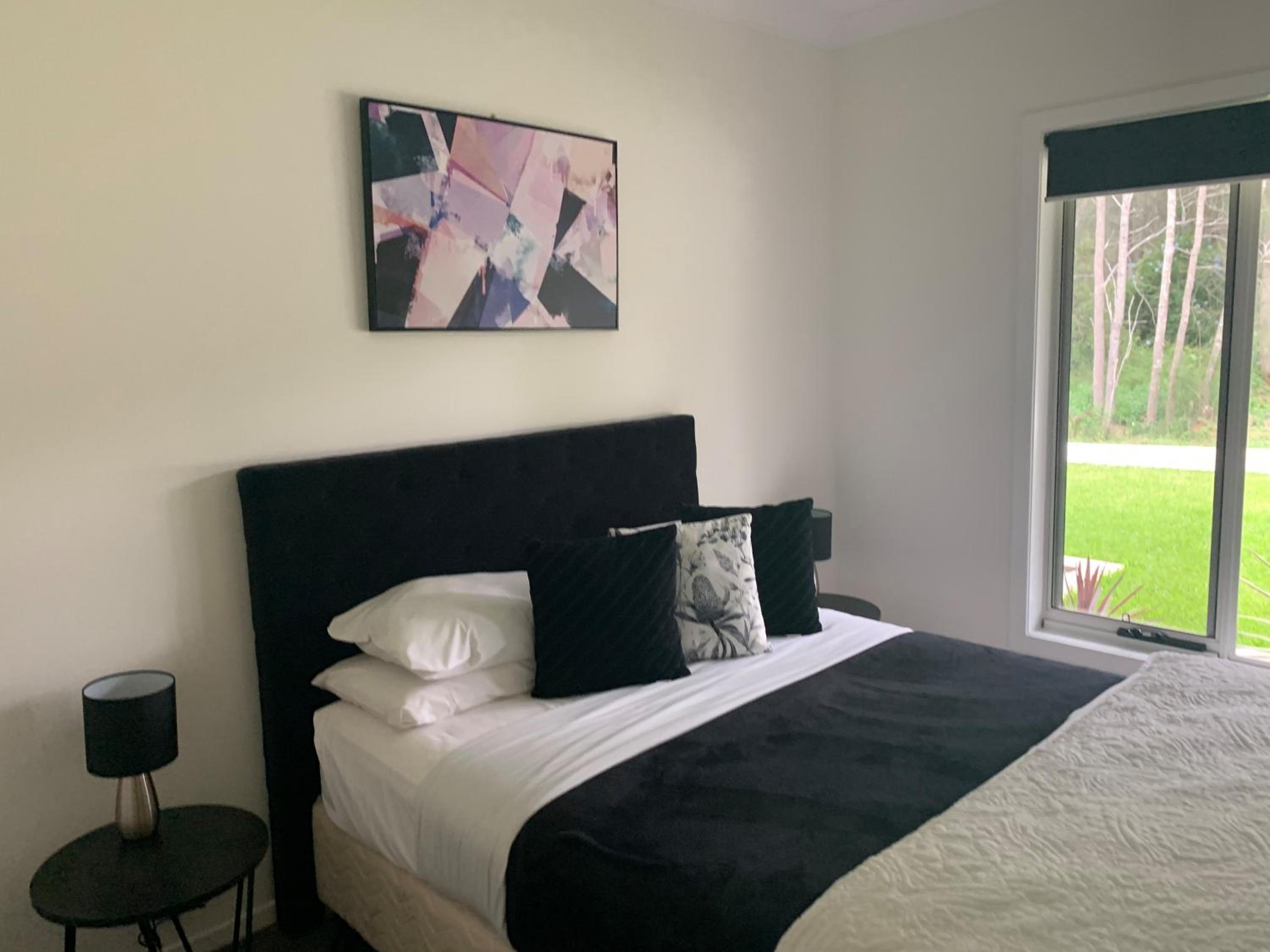 Thistle Hill Guesthouse - walk to many wineries and restaurants