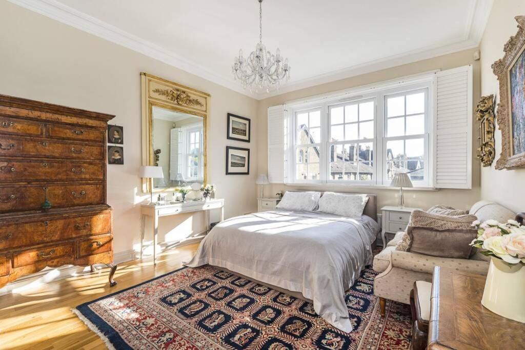 Richmond - 2 Bed court flat with allocated parking view 3