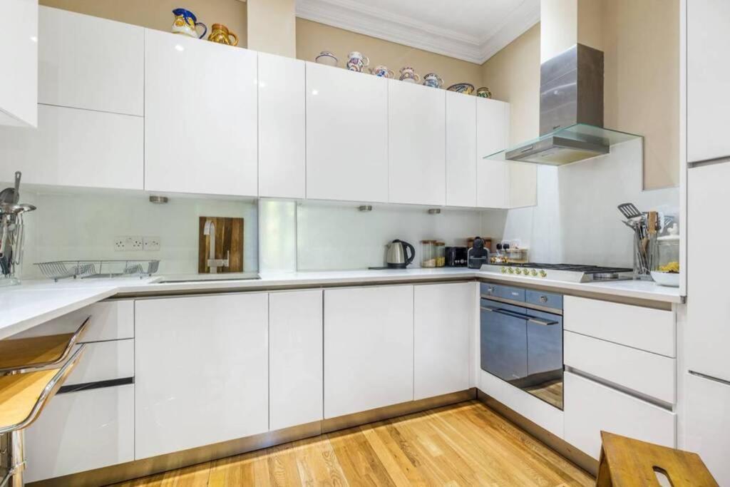 Richmond - 2 Bed court flat with allocated parking view 4
