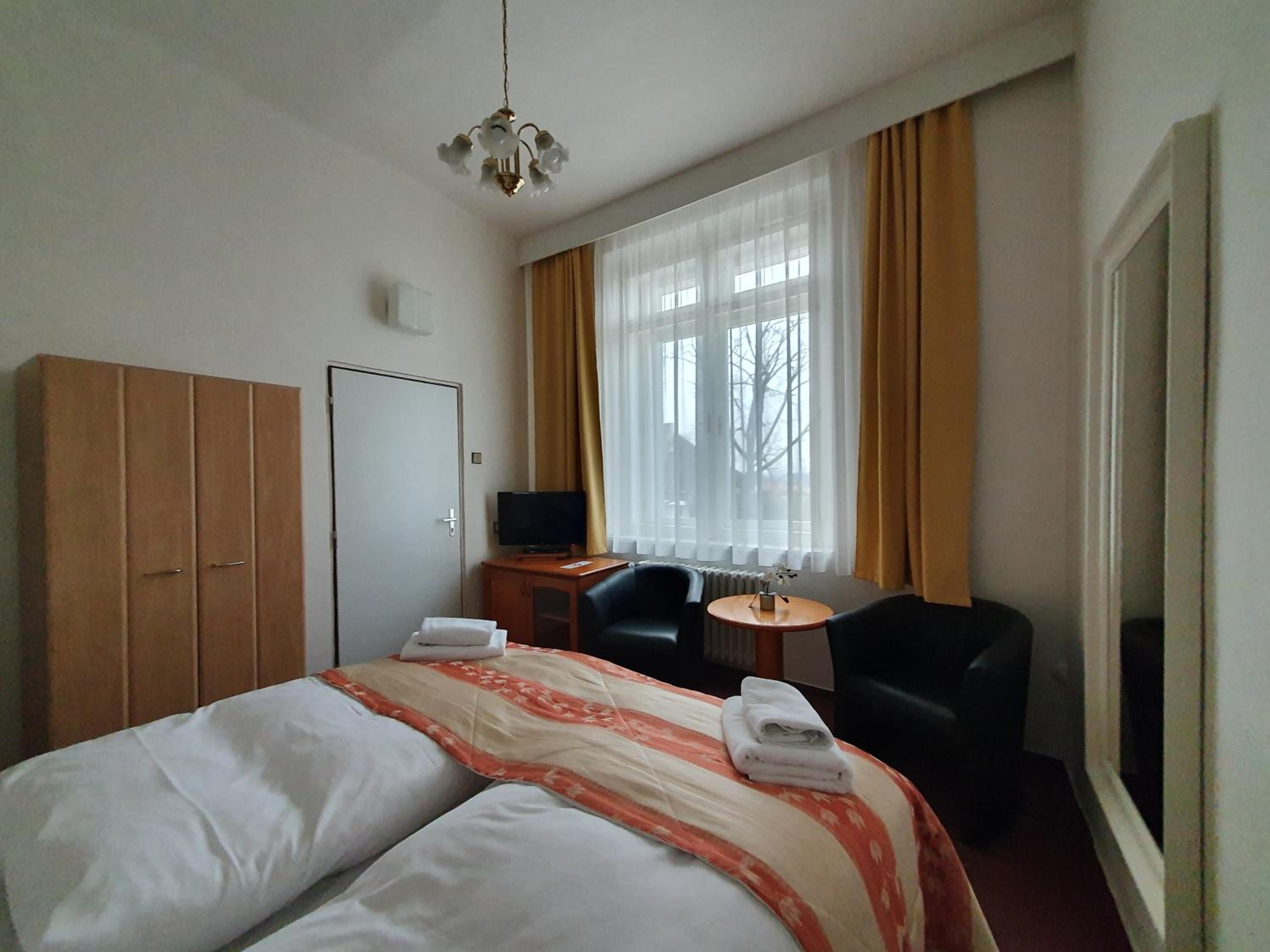 Residence Dykova - former Pension Jana, Domov Mládeže