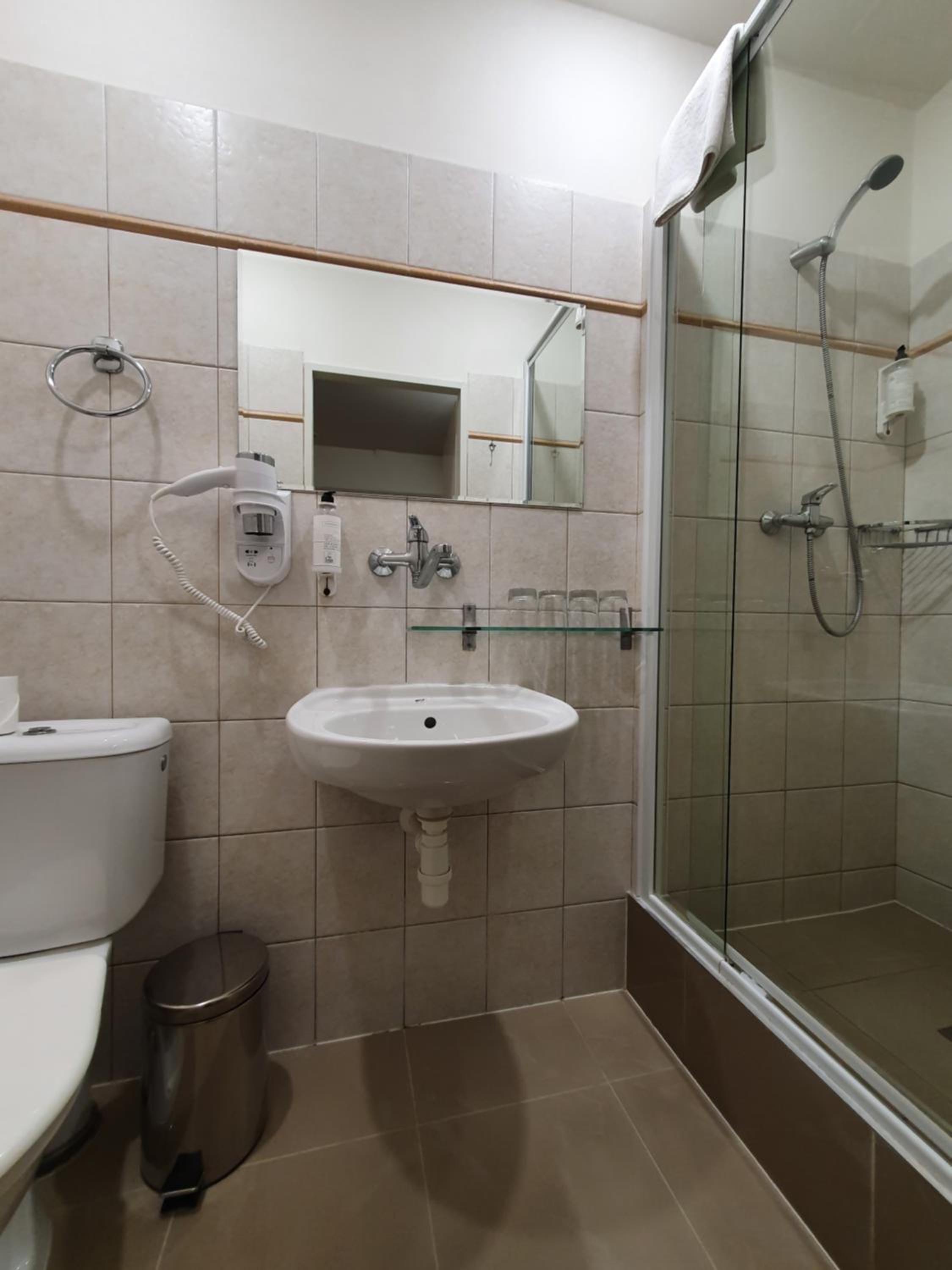 Residence Dykova - former Pension Jana, Domov Mládeže