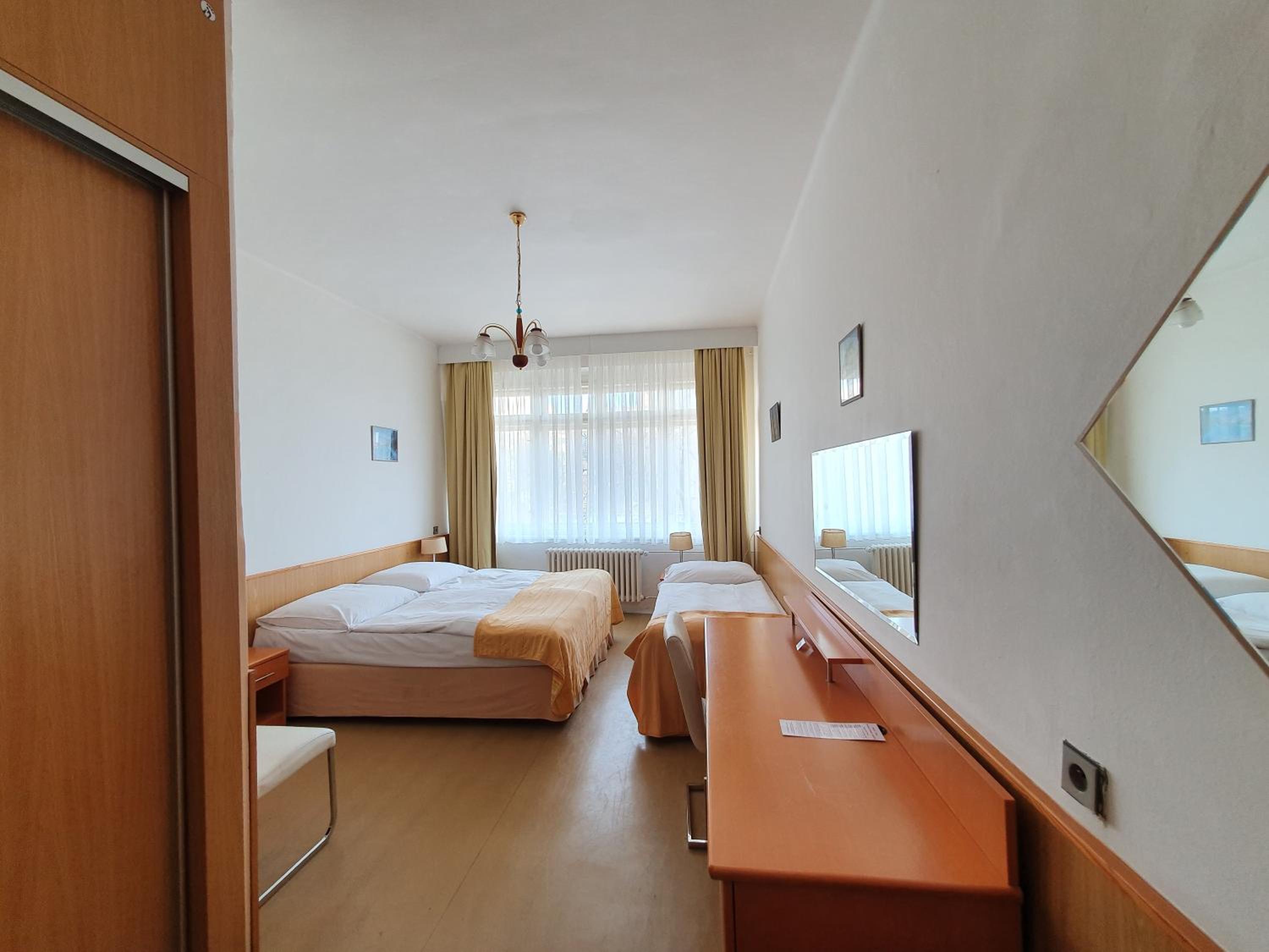 Residence Dykova - former Pension Jana, Domov Mládeže