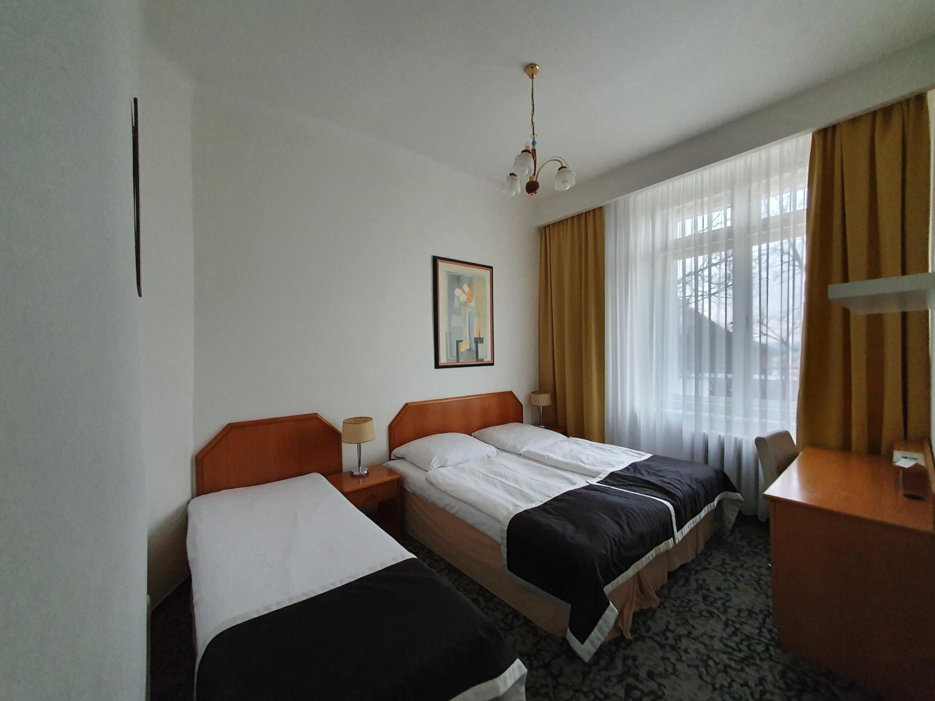 Residence Dykova - former Pension Jana, Domov Mládeže