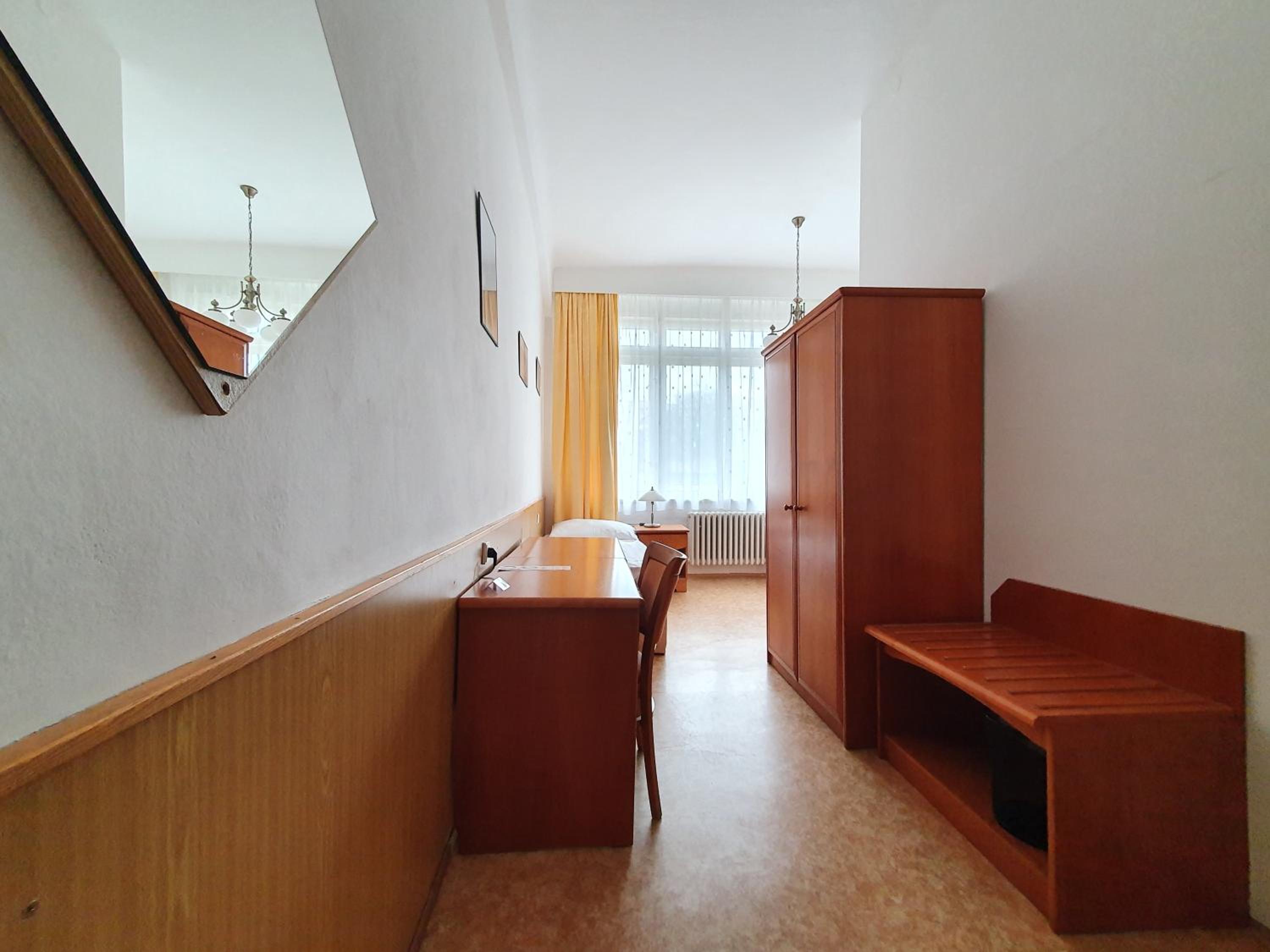 Residence Dykova - former Pension Jana, Domov Mládeže