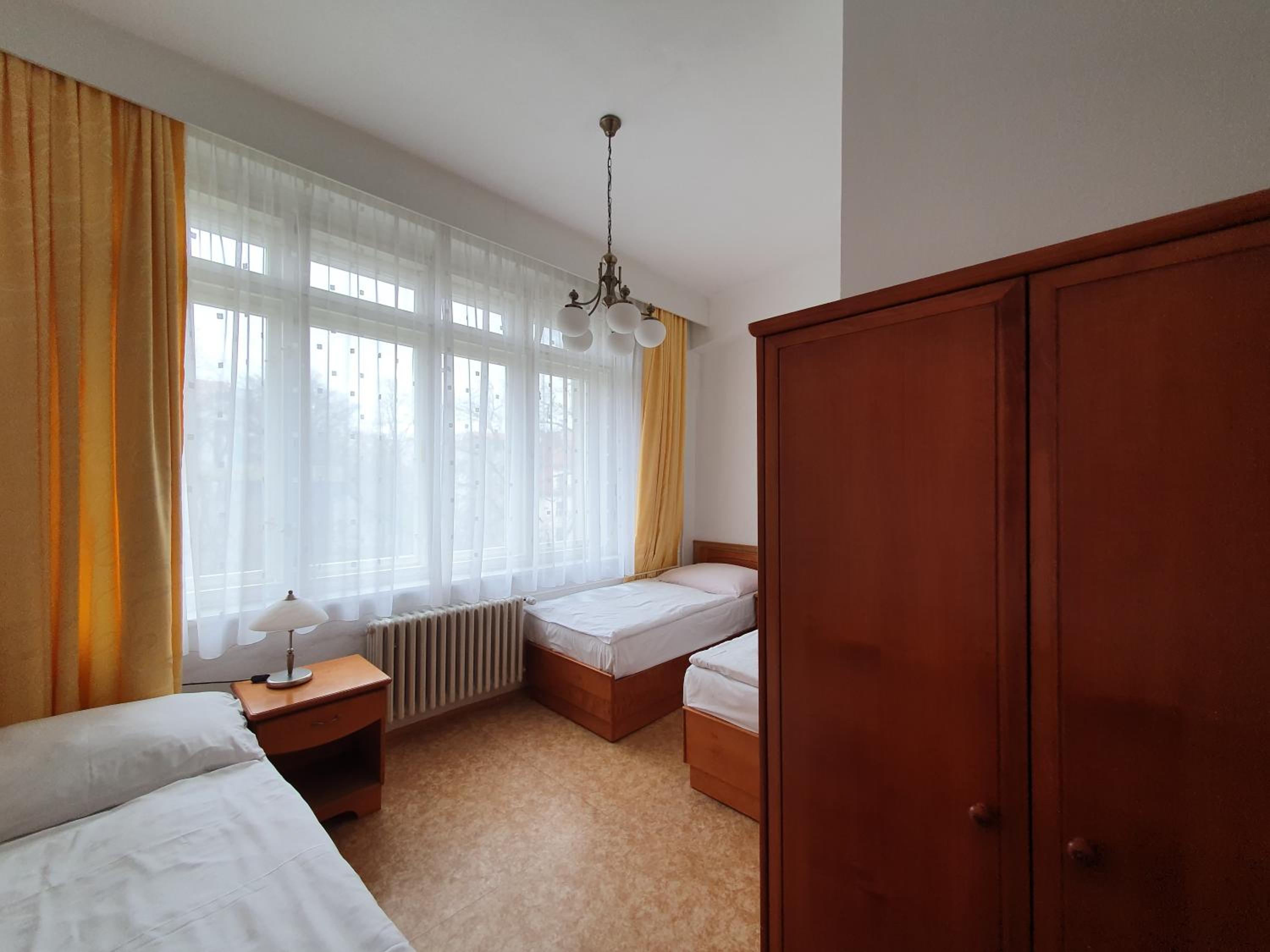 Residence Dykova - former Pension Jana, Domov Mládeže