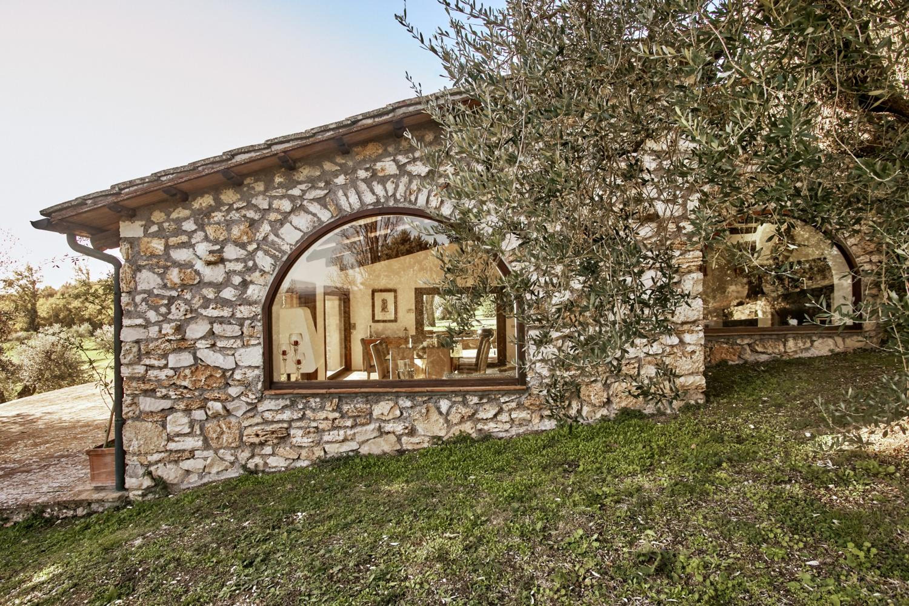 Umbria Luxury Villa Pool&OliveTrees view 2