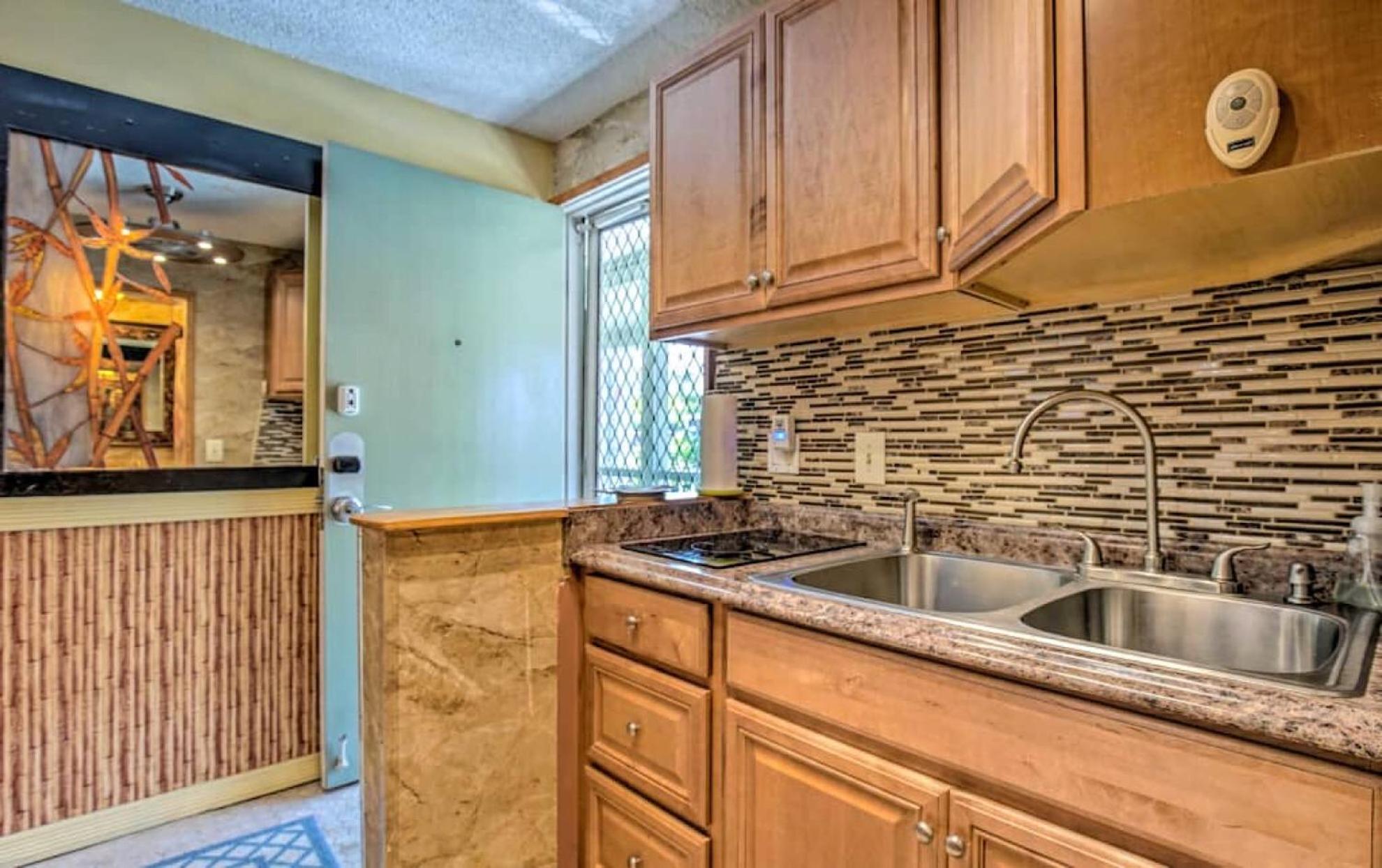 BOOK CHRISTMAS AND WINTER DATES HERE - ISLANDER CoNDOS