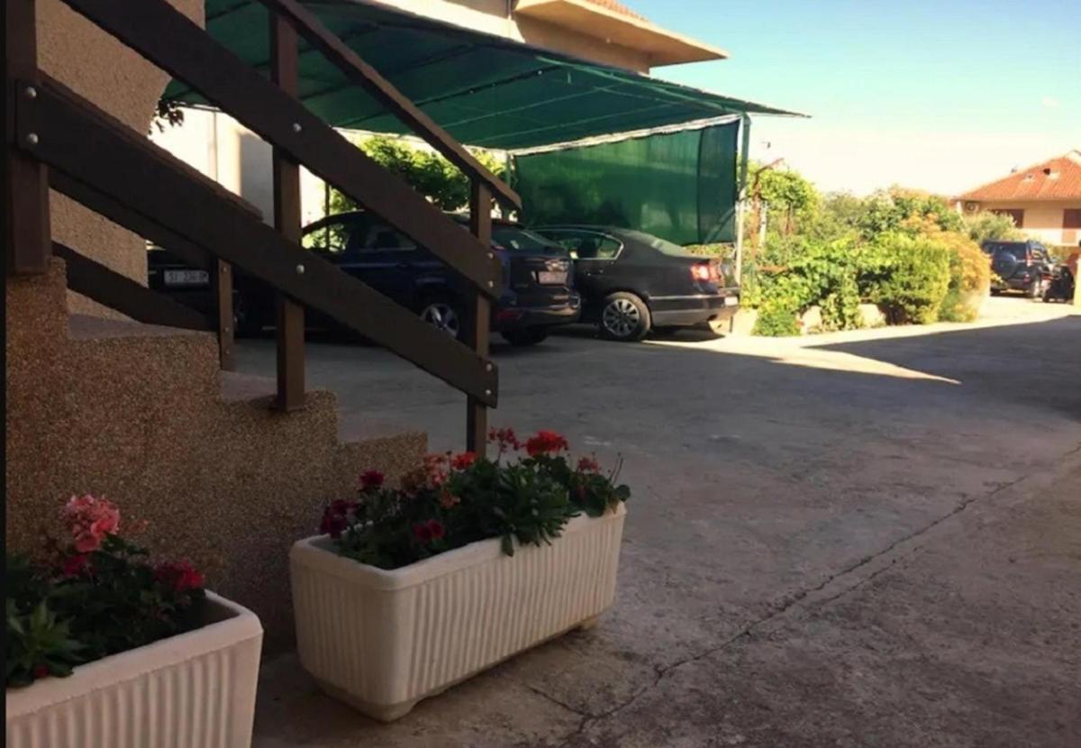 Apartments and rooms Ognjen - family apartments with free parking view 4