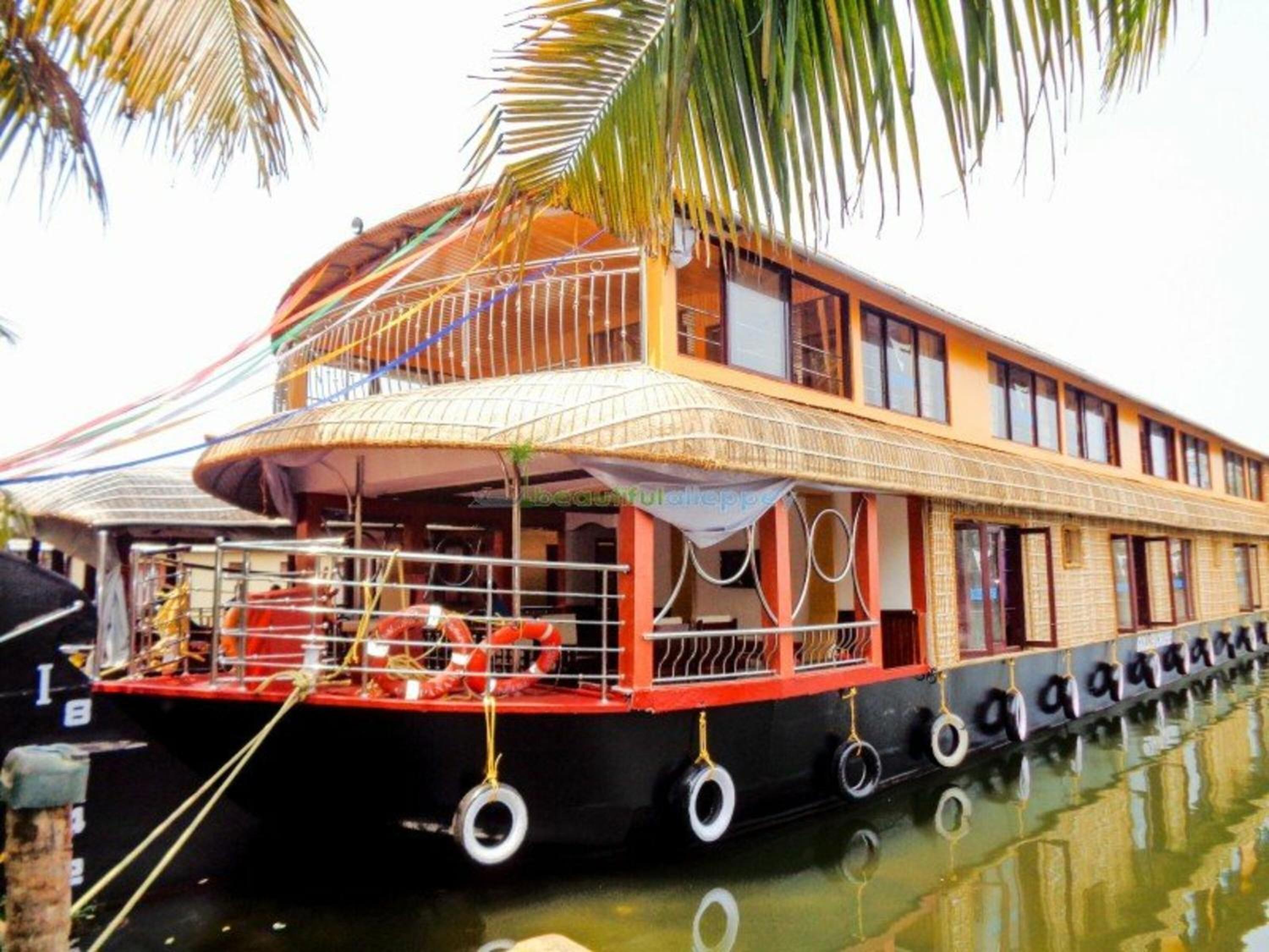 Cosy Premium Houseboats