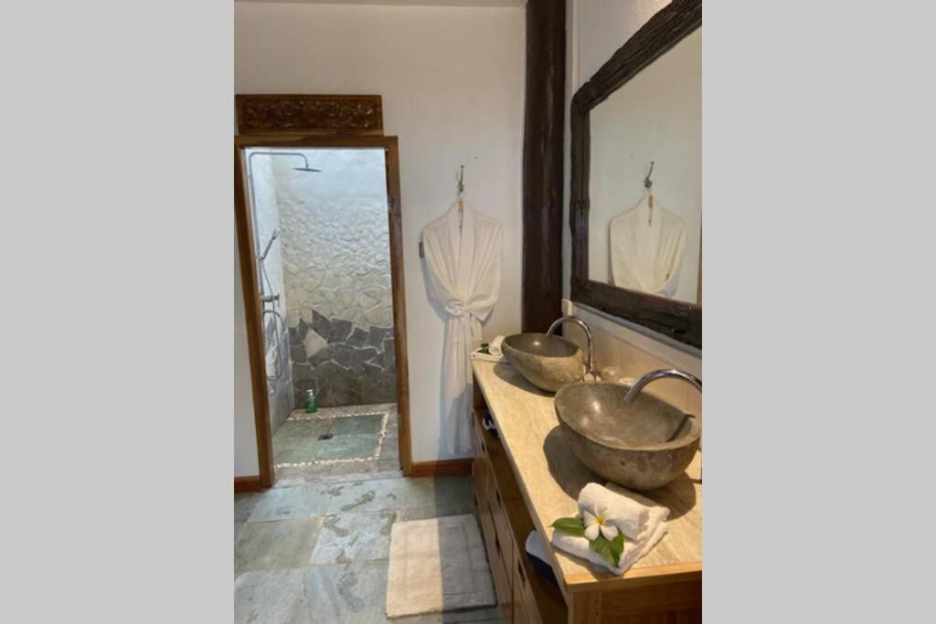 Private Oceanfront Fijian Villa Sleeps 8