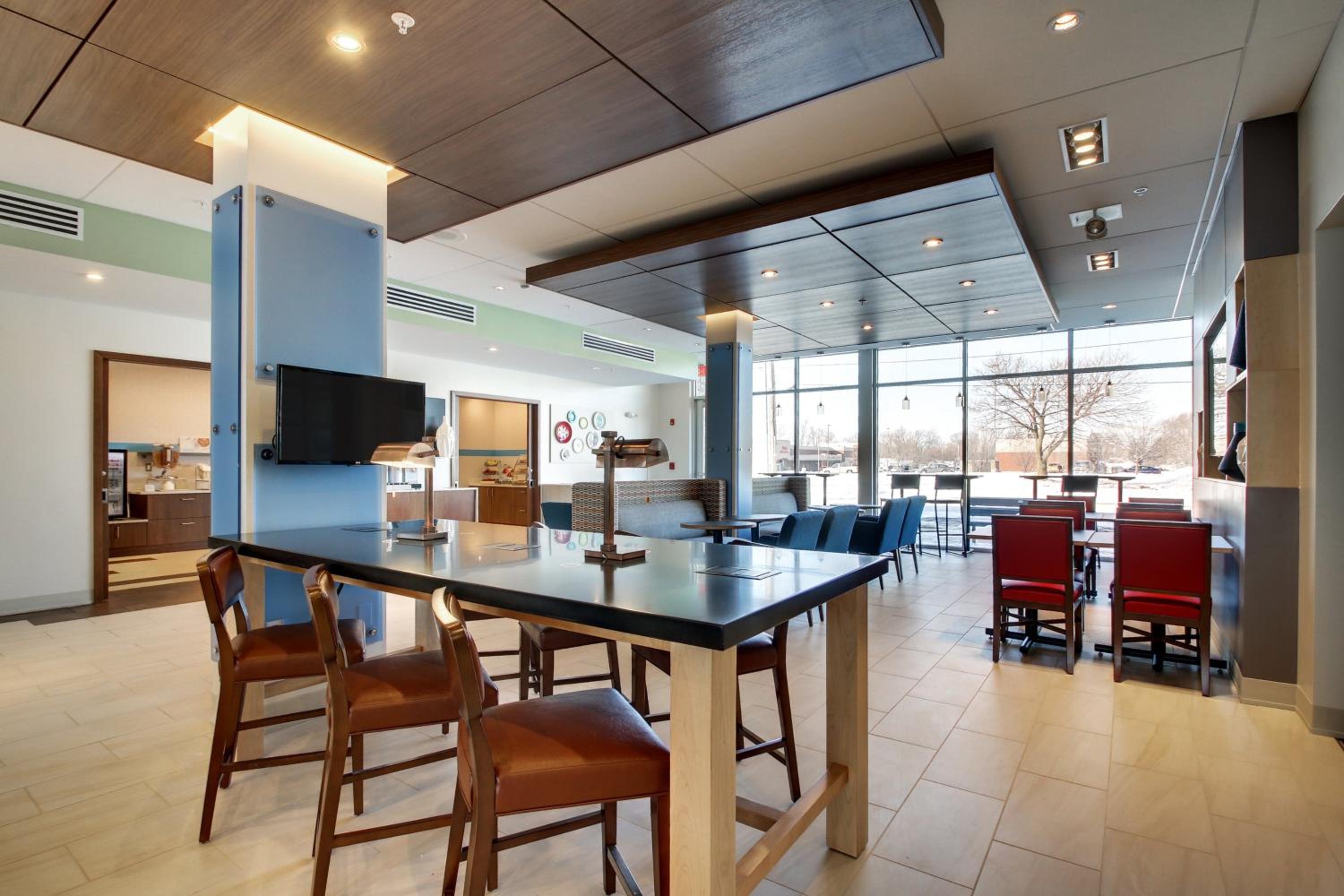 Galesburg Vacations - Holiday Inn Express Suites Galesburg, an IHG Hotel - Property Image 57