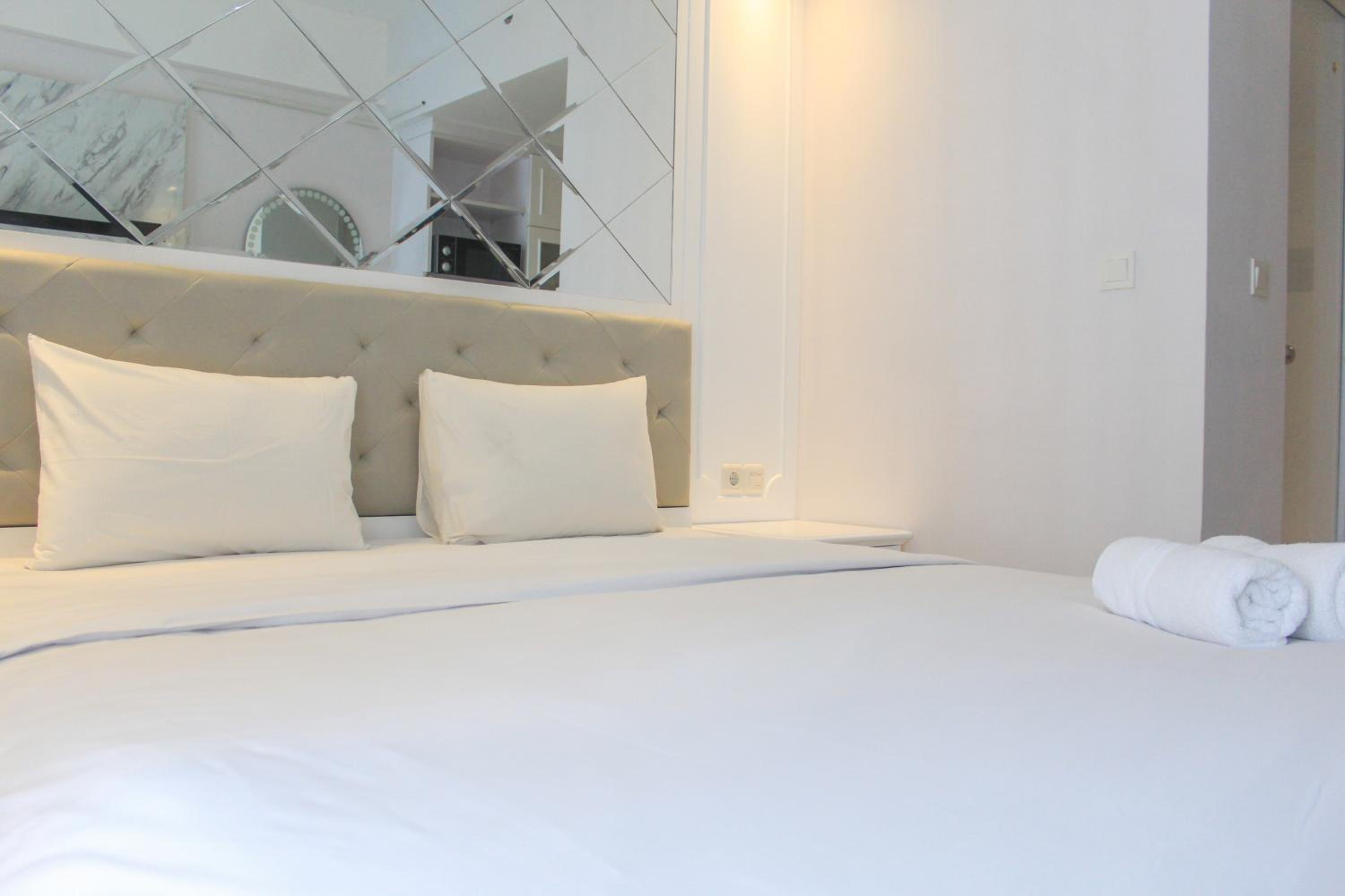Stylish Studio Apartment at Serpong M-Town Residence By Travelio view 3