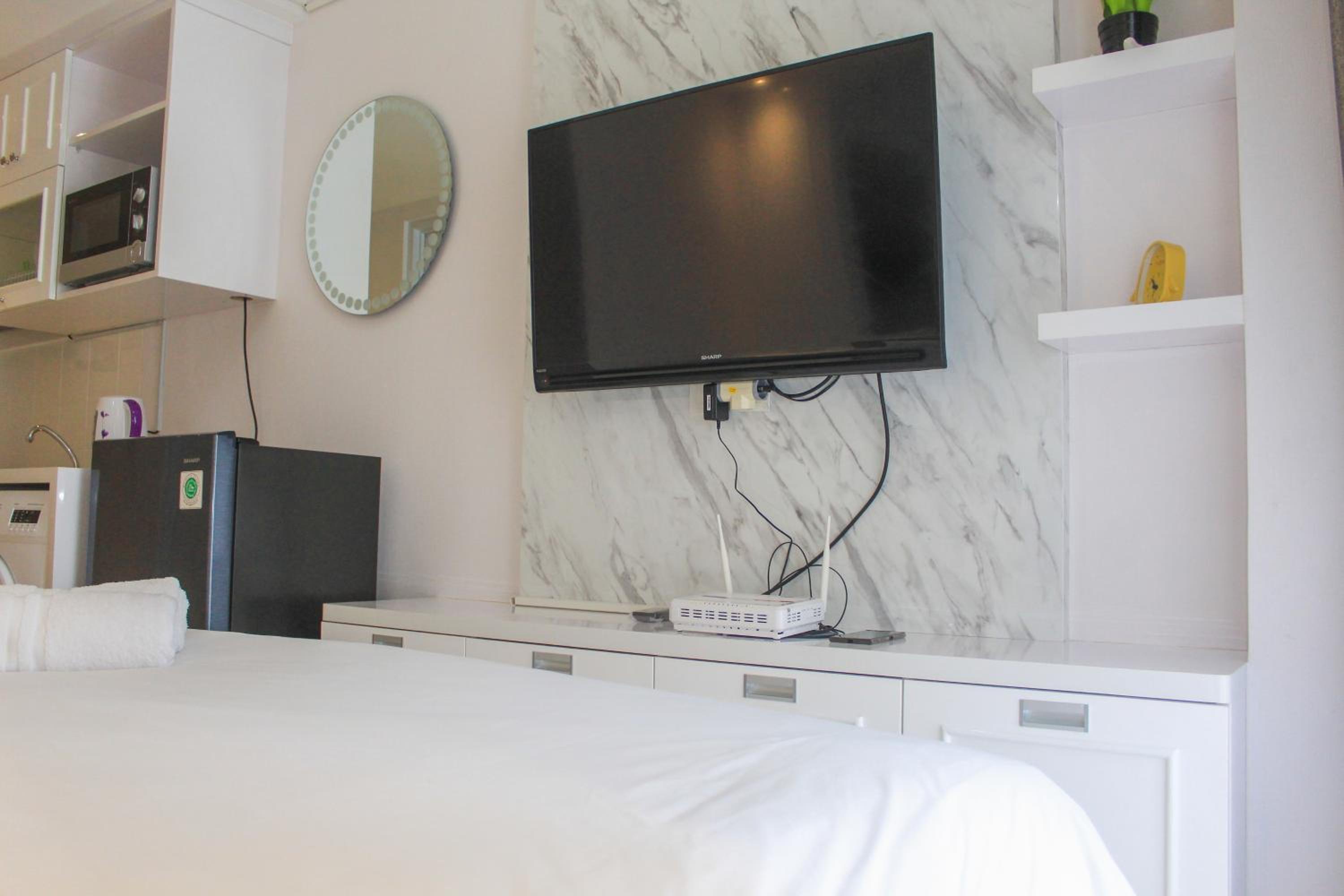 Stylish Studio Apartment at Serpong M-Town Residence By Travelio view 4