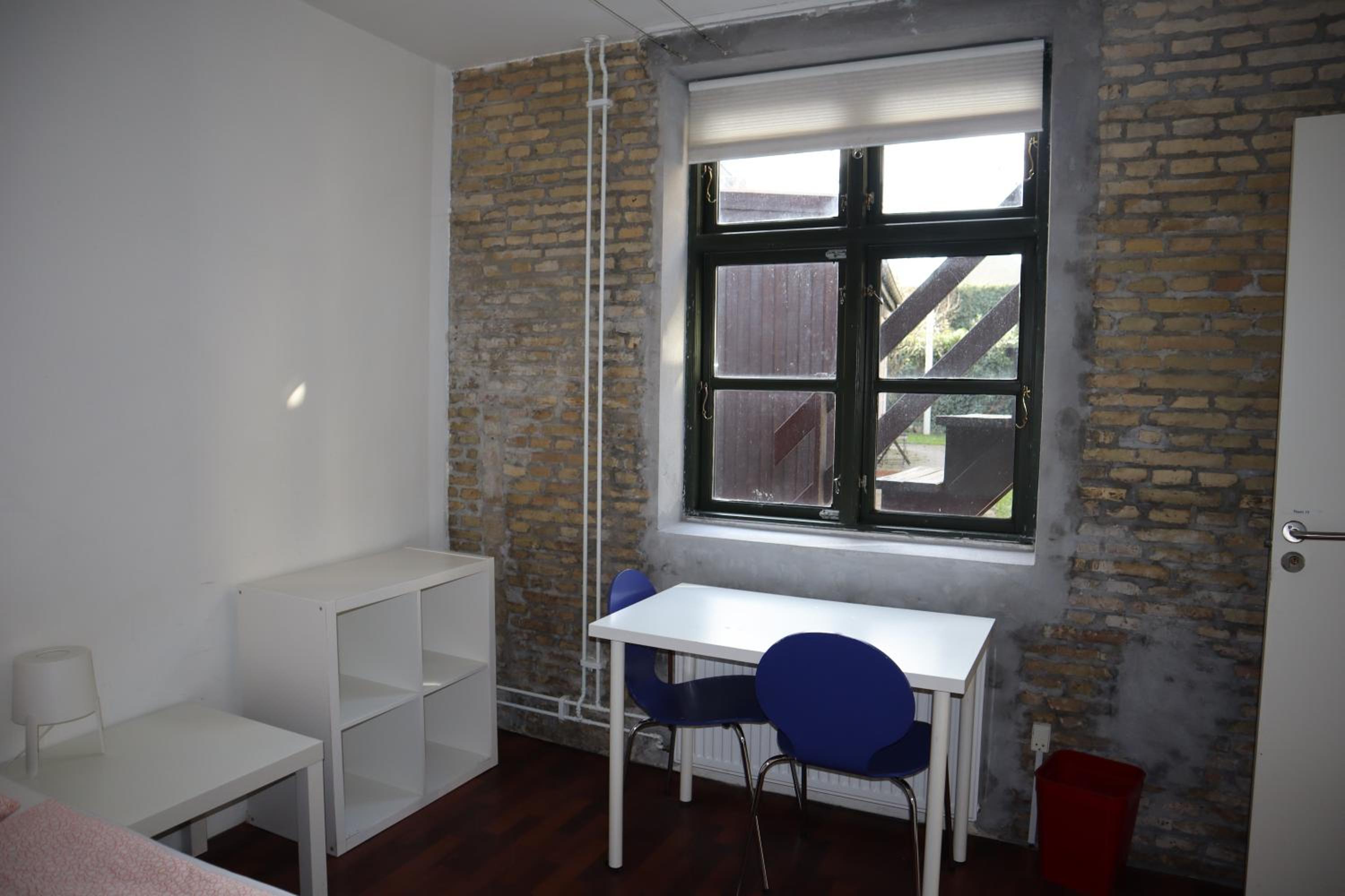 Charming Red Courtyard Apartment view 2
